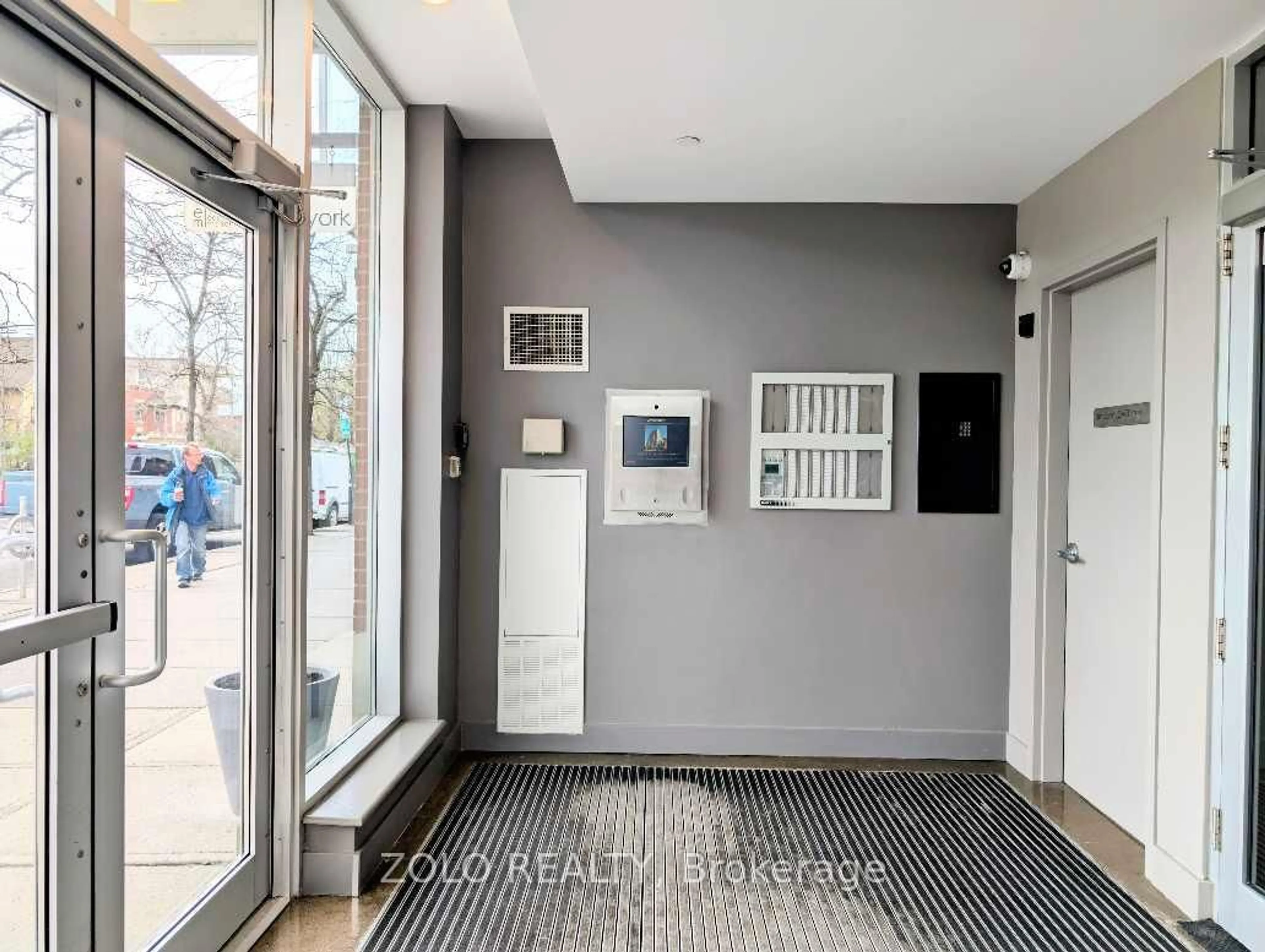 Indoor entryway for 180 York St #402, Ottawa Ontario K1N 1J6