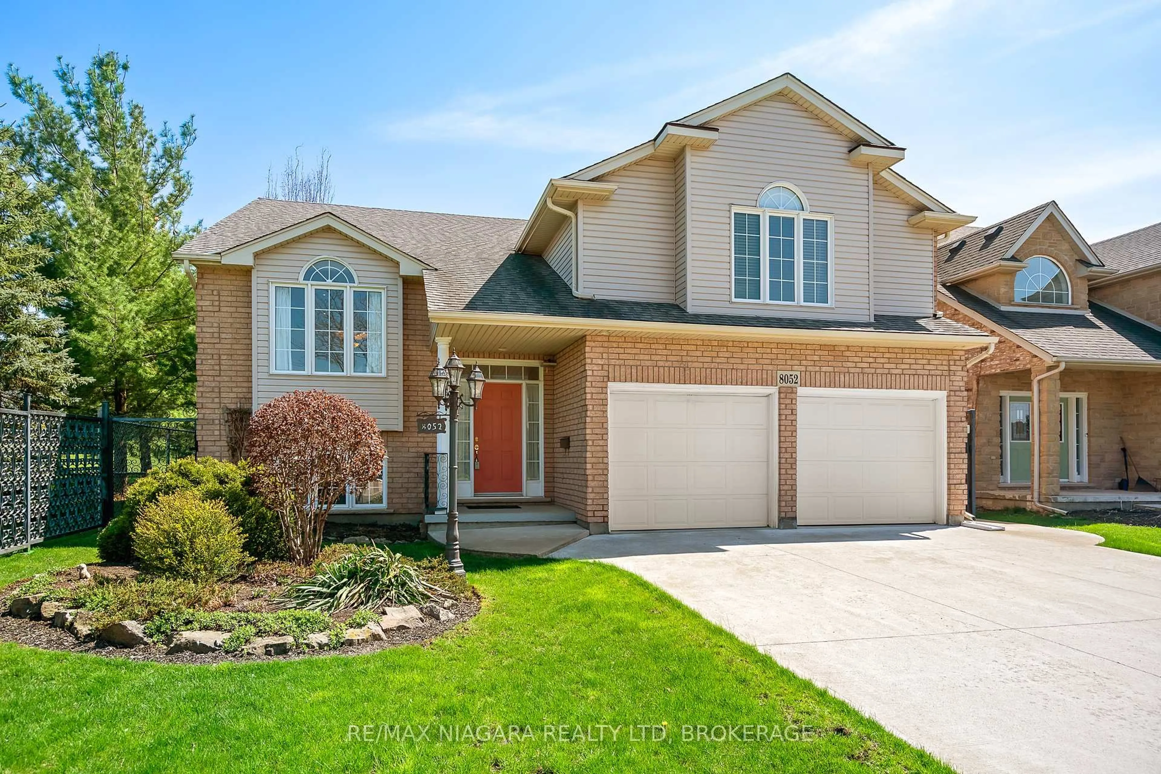 Home with brick exterior material, street for 8052 Beaverton Blvd, Niagara Falls Ontario L2H 3M5
