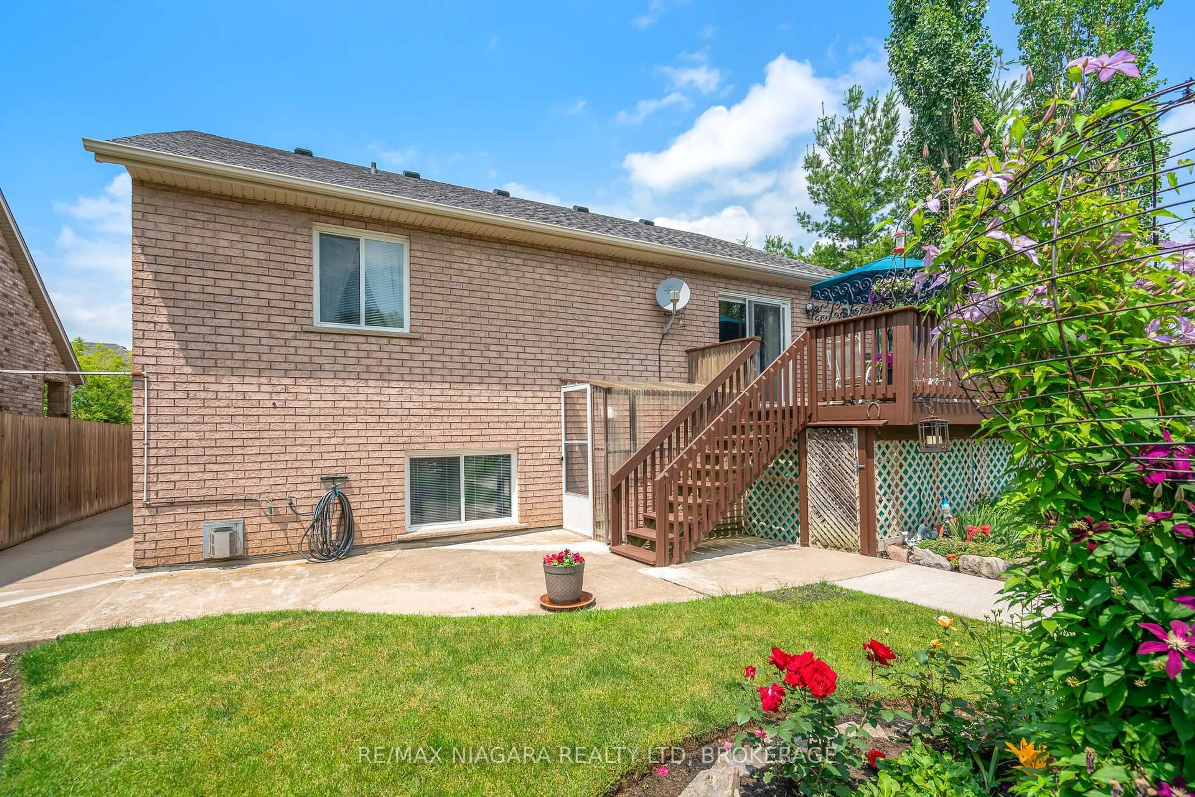 Patio, unknown for 8052 Beaverton Blvd, Niagara Falls Ontario L2H 3M5
