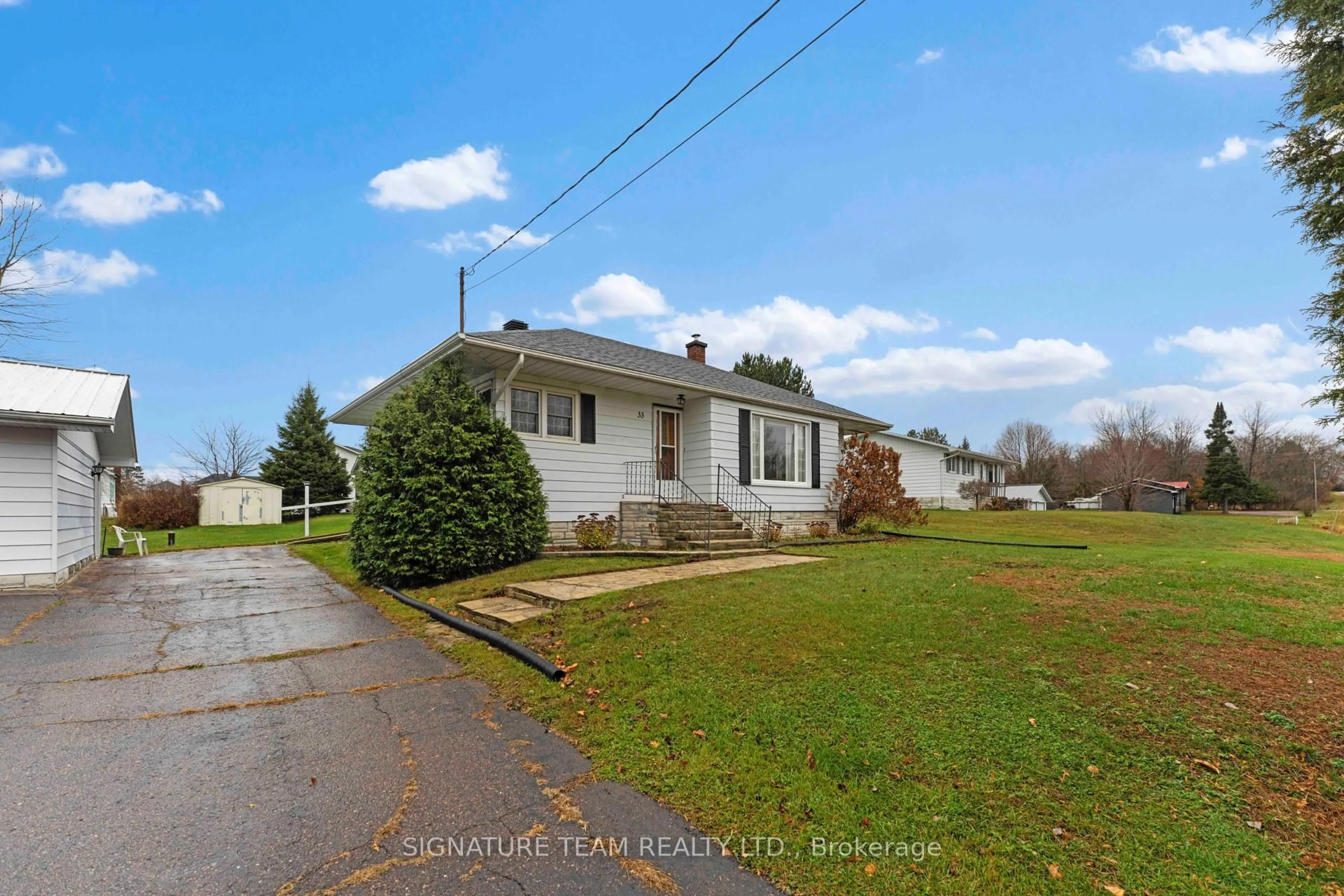 A pic from outside/outdoor area/front of a property/back of a property/a pic from drone, street for 33 Roche St, Killaloe Ontario K0J 2A0