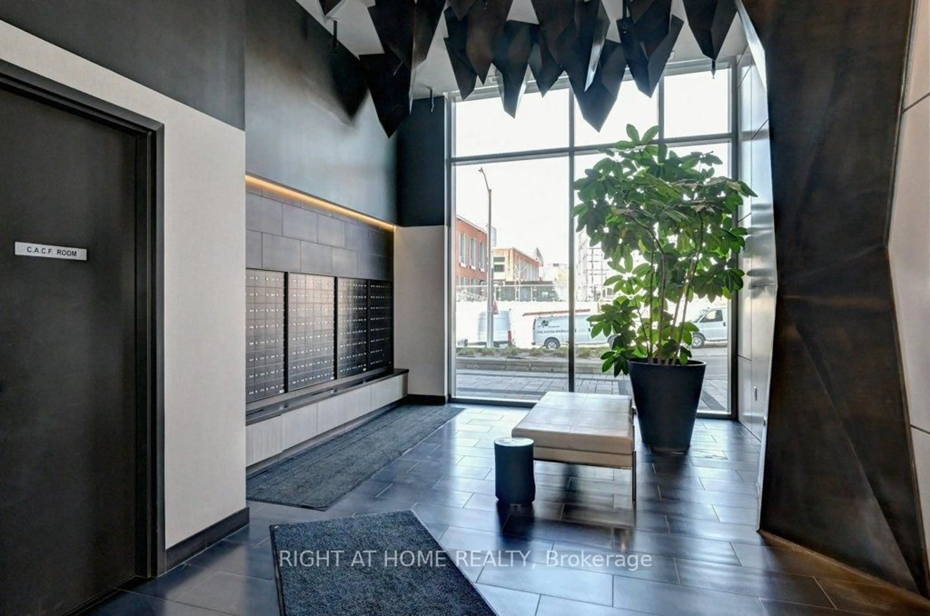 Indoor foyer for 85 Duke St #1212, Kitchener Ontario N2H 0B7