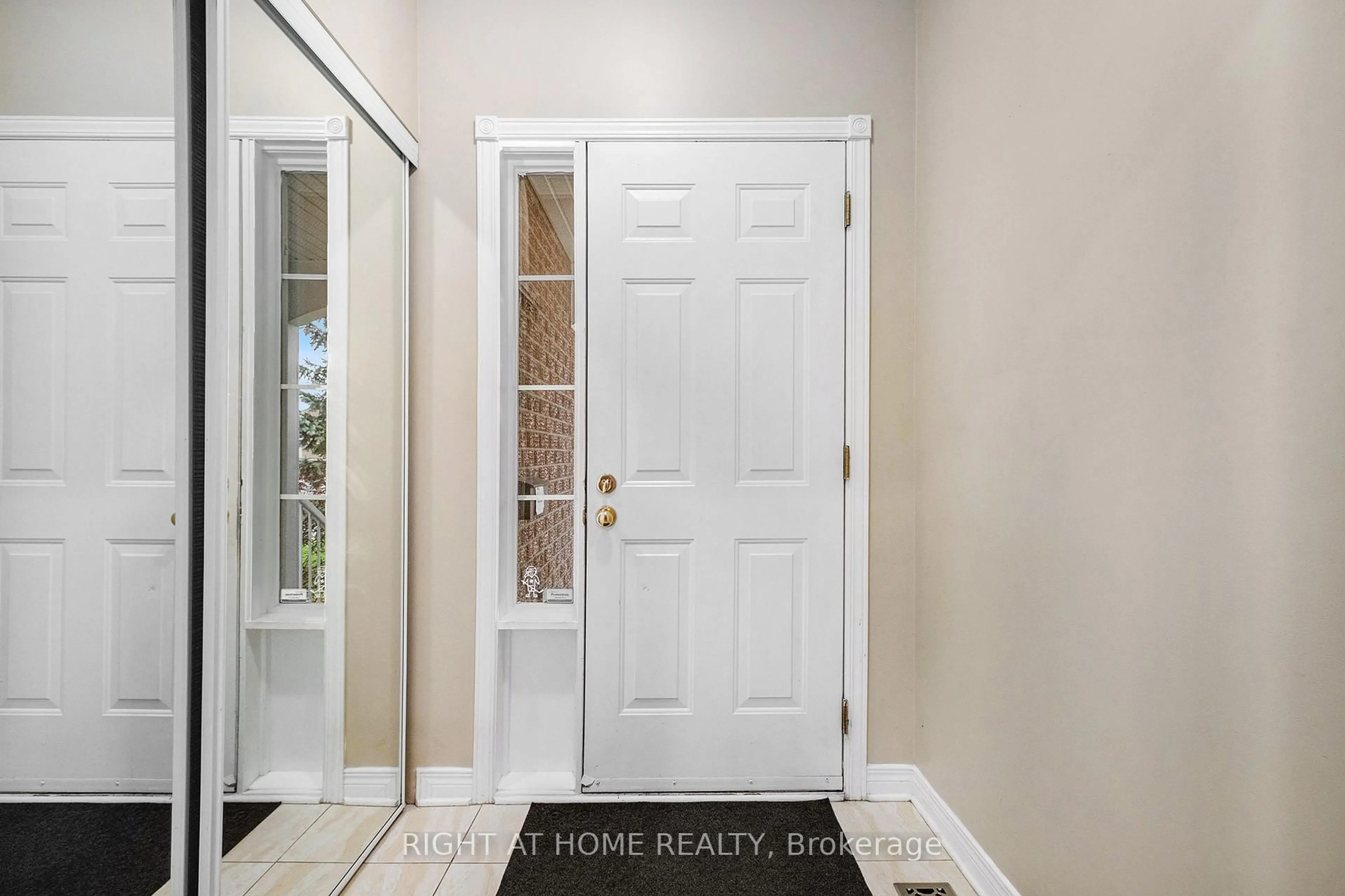 Indoor entryway for 6884 B Edgar Brault St, Orleans Ontario K1C 1L7