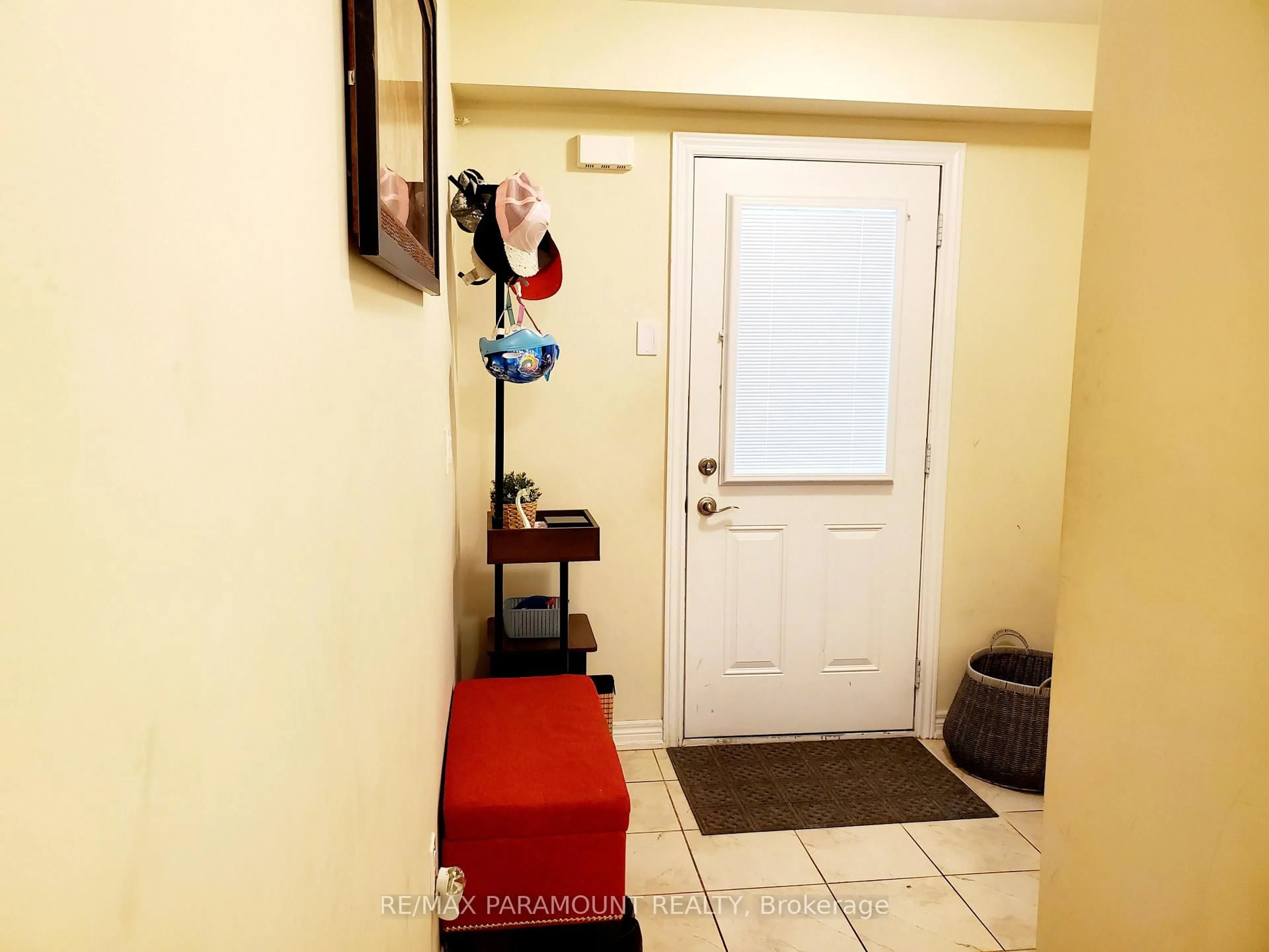 Indoor entryway for 570 Linden Dr #20, Cambridge Ontario N3H 0C9