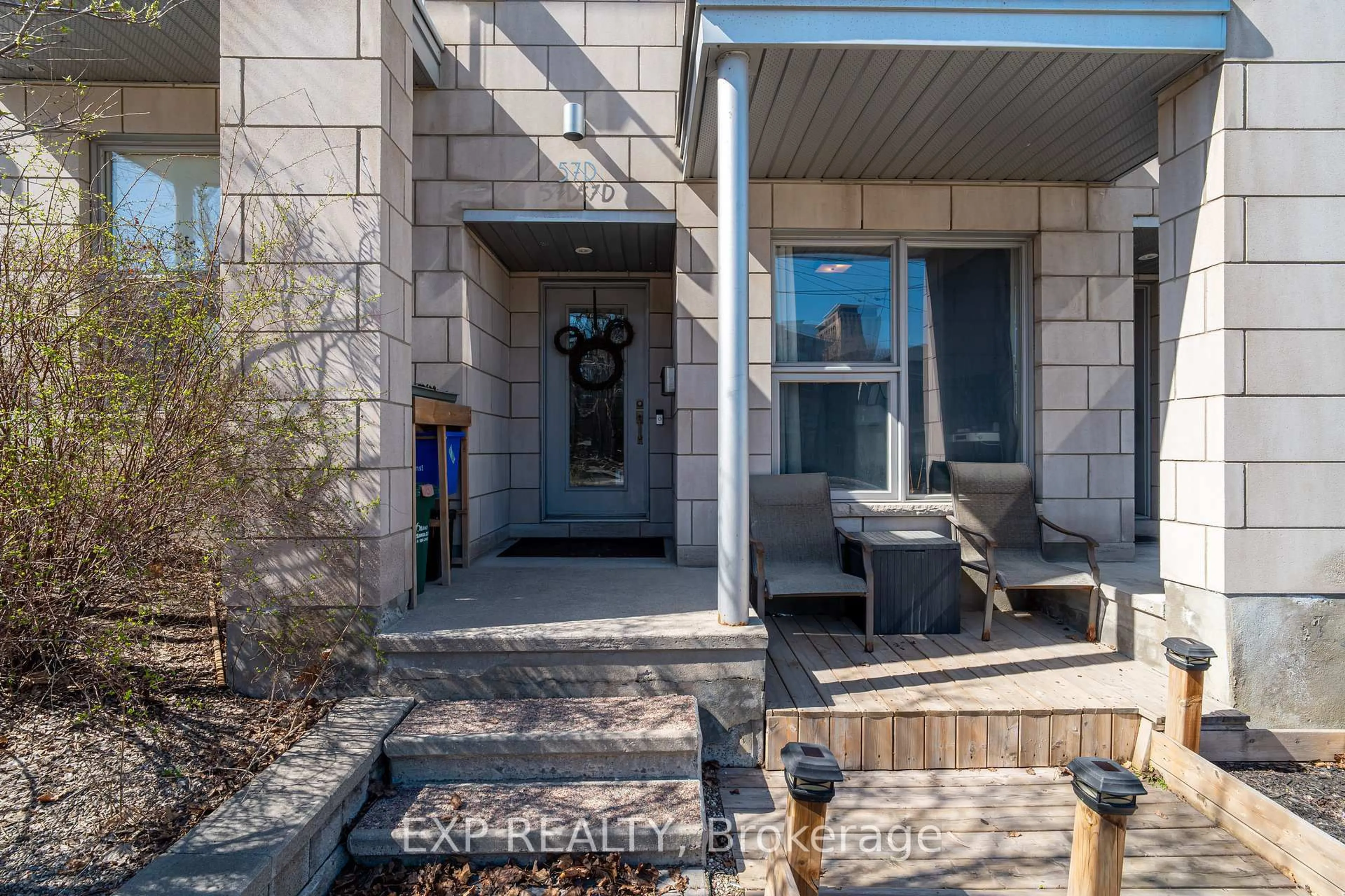 Indoor entryway for 57D Young St, Ottawa Ontario K1S 5T5