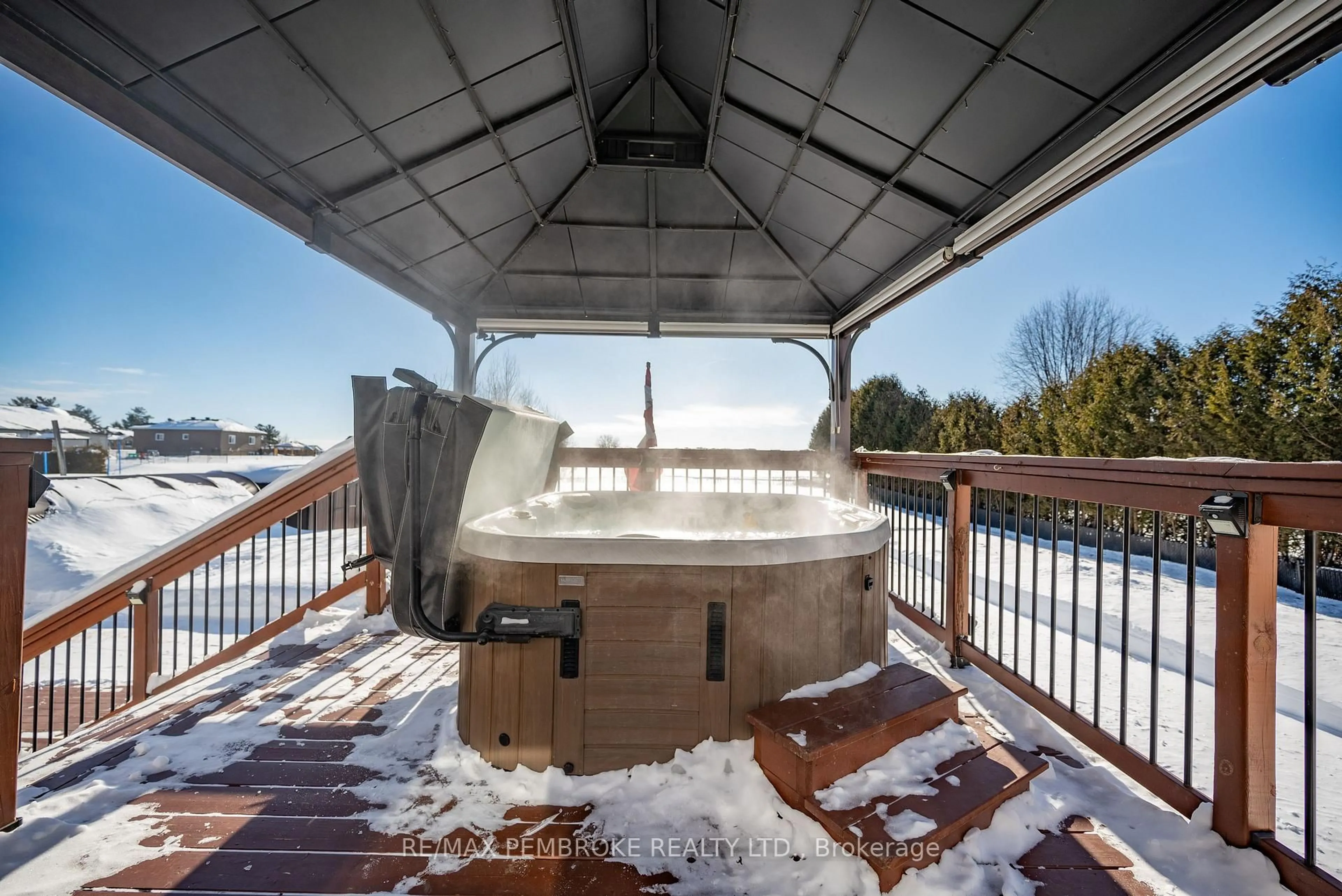 Patio, water/lake/river/ocean view for 165 Pleasant View Dr, Pembroke Ontario K8B 1B8