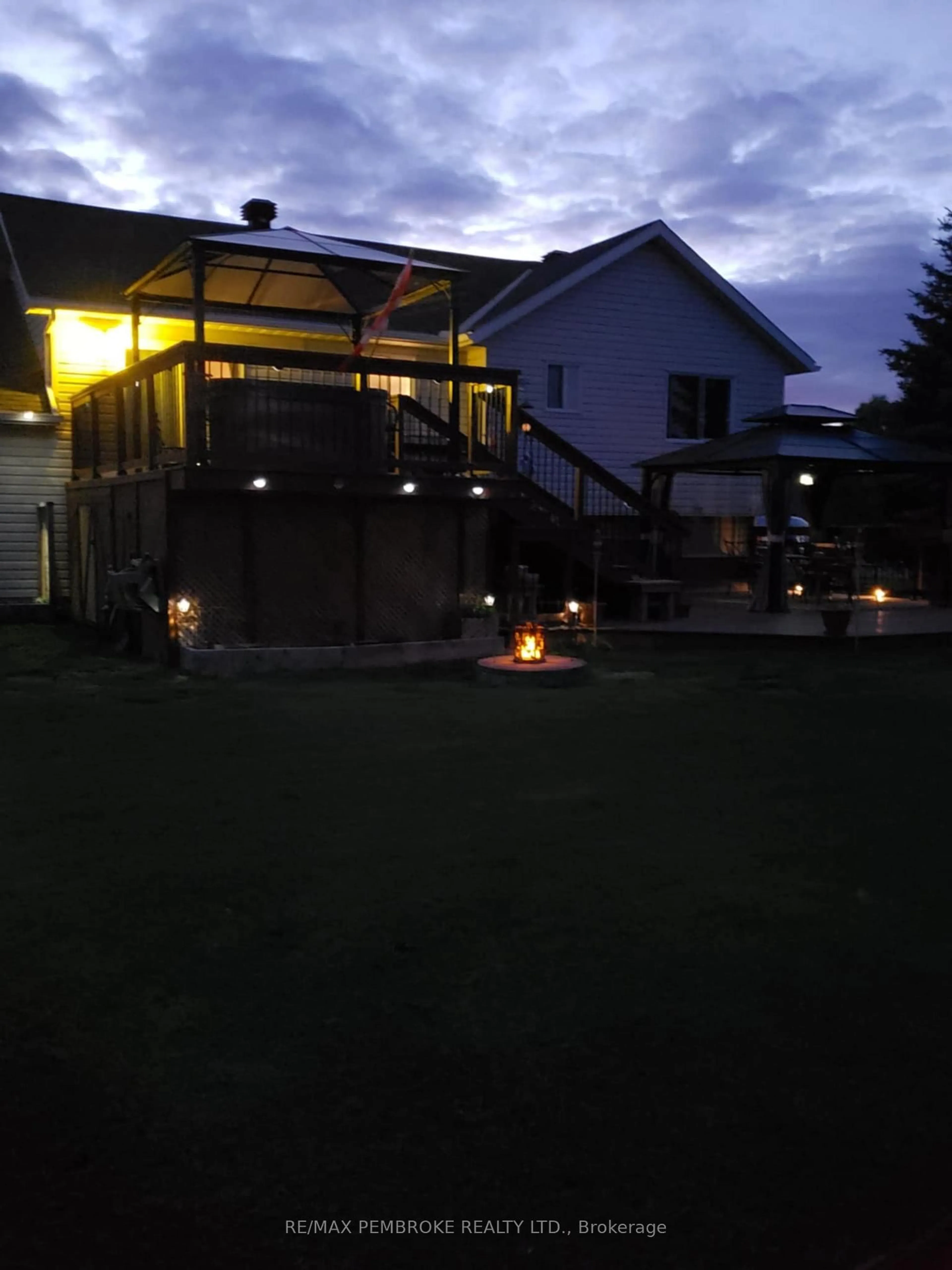 Blurry image for 165 Pleasant View Dr, Pembroke Ontario K8B 1B8