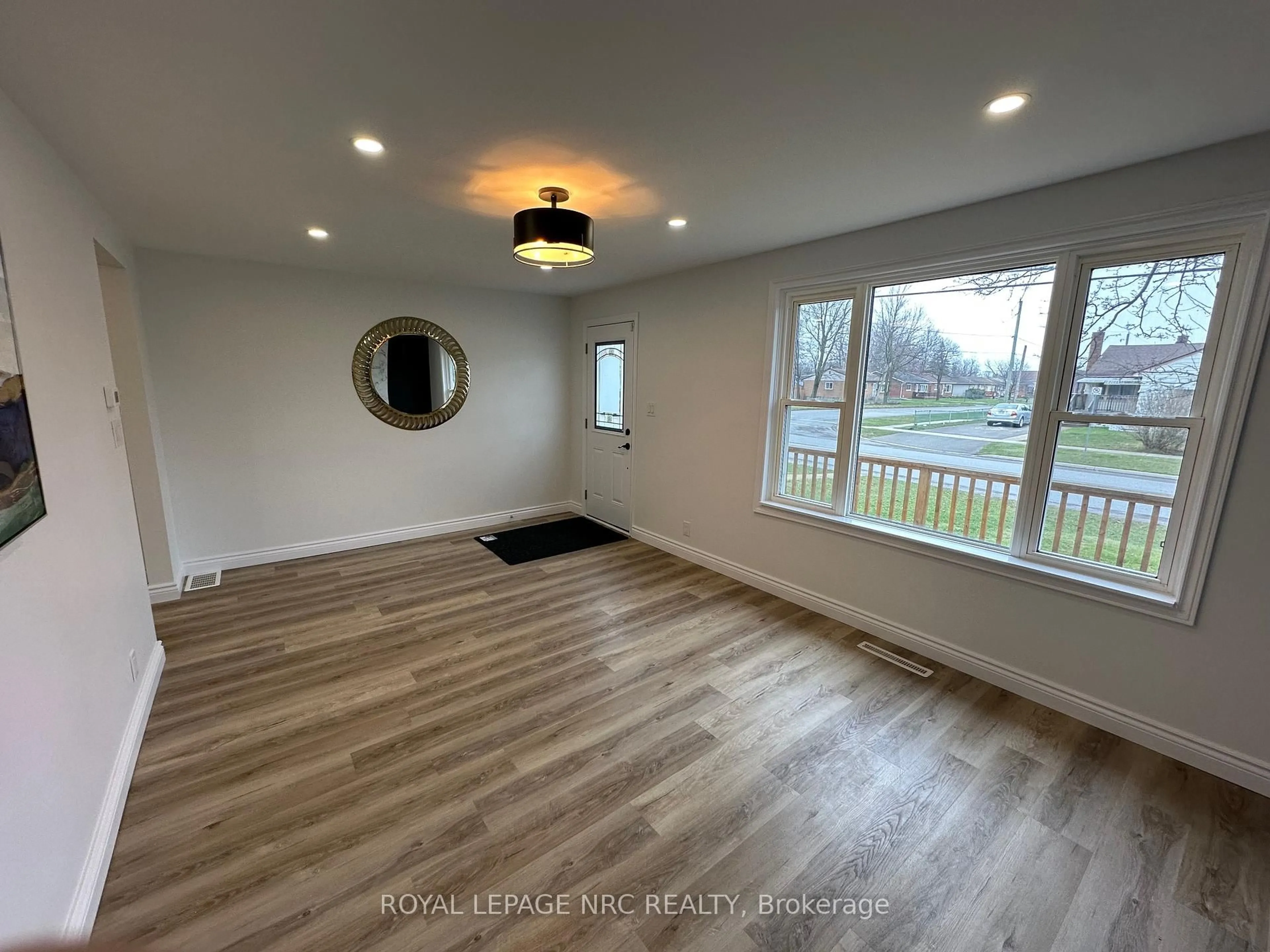 A pic of a room for 45 Catherine St, Fort Erie Ontario L2A 2G8
