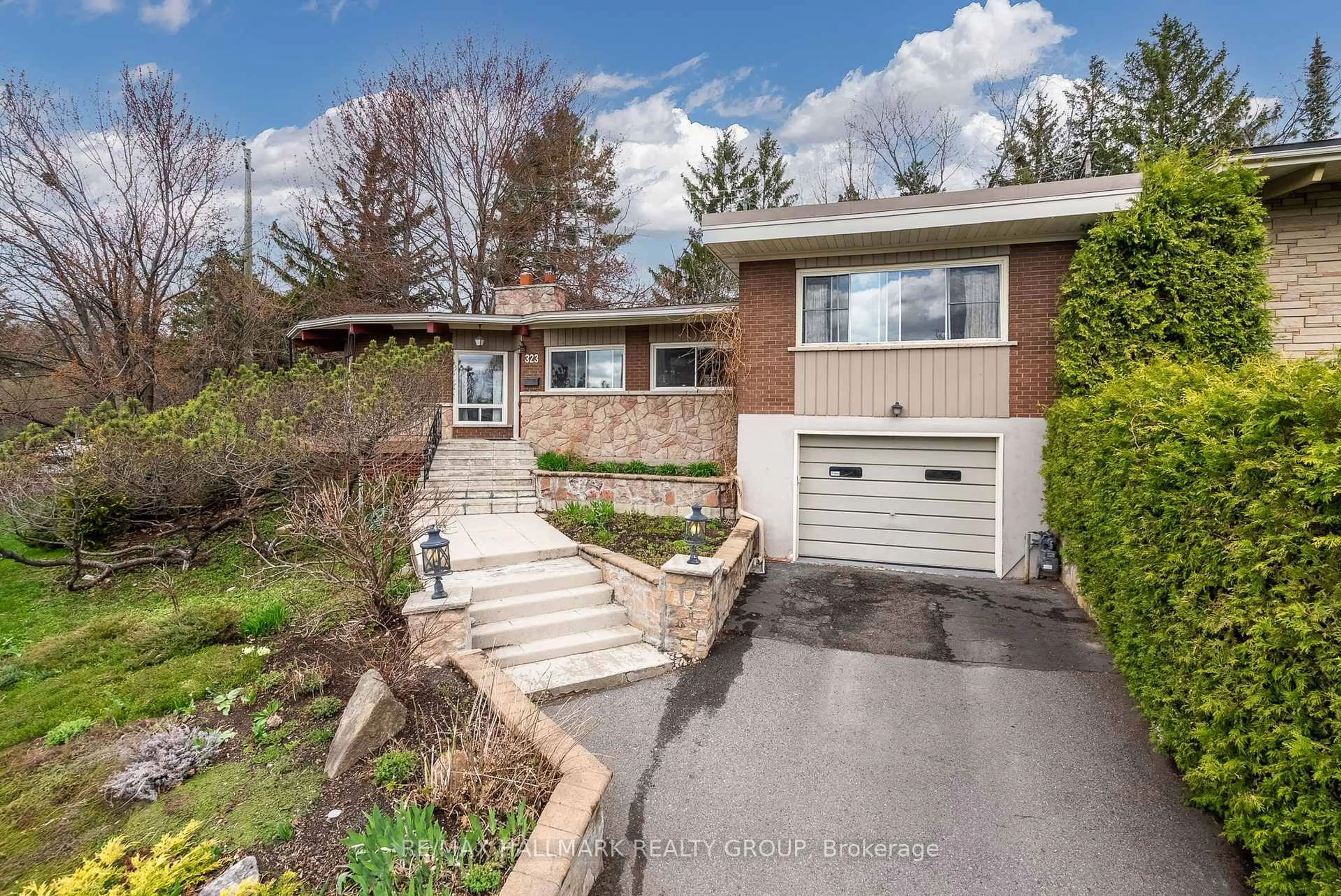 Unknown for 323 Perrier Ave, Ottawa Ontario K1L 5C5