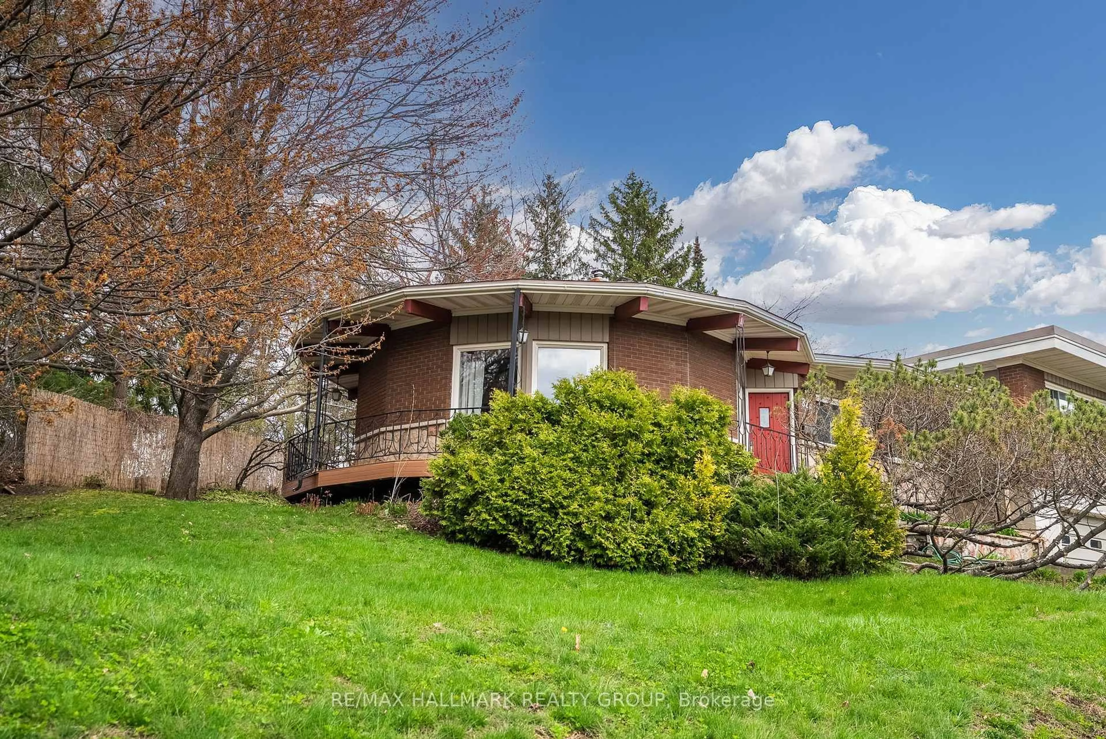 Unknown for 323 Perrier Ave, Ottawa Ontario K1L 5C5