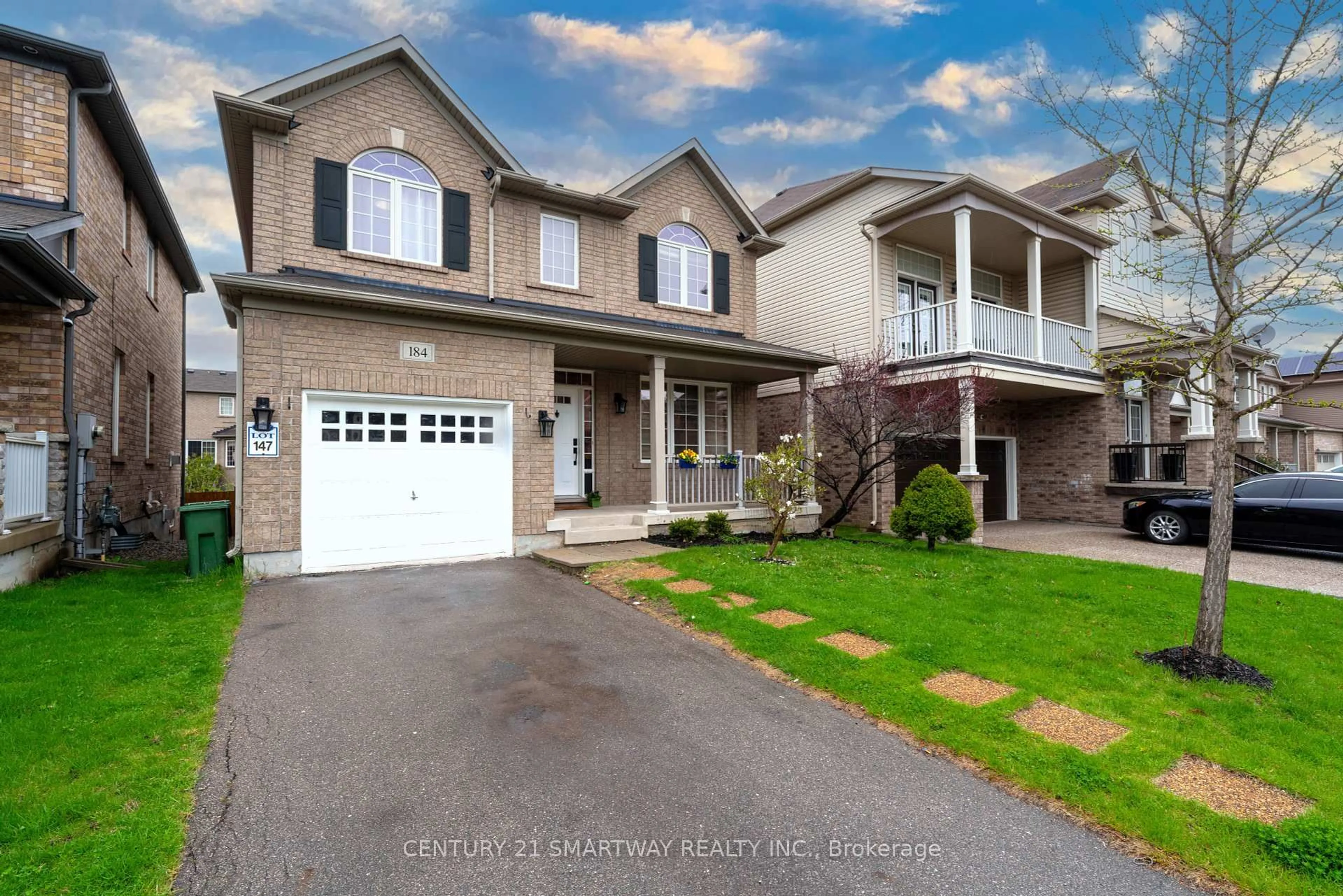 Home with vinyl exterior material, street for 184 Montreal Circ, Hamilton Ontario L8E 0C6