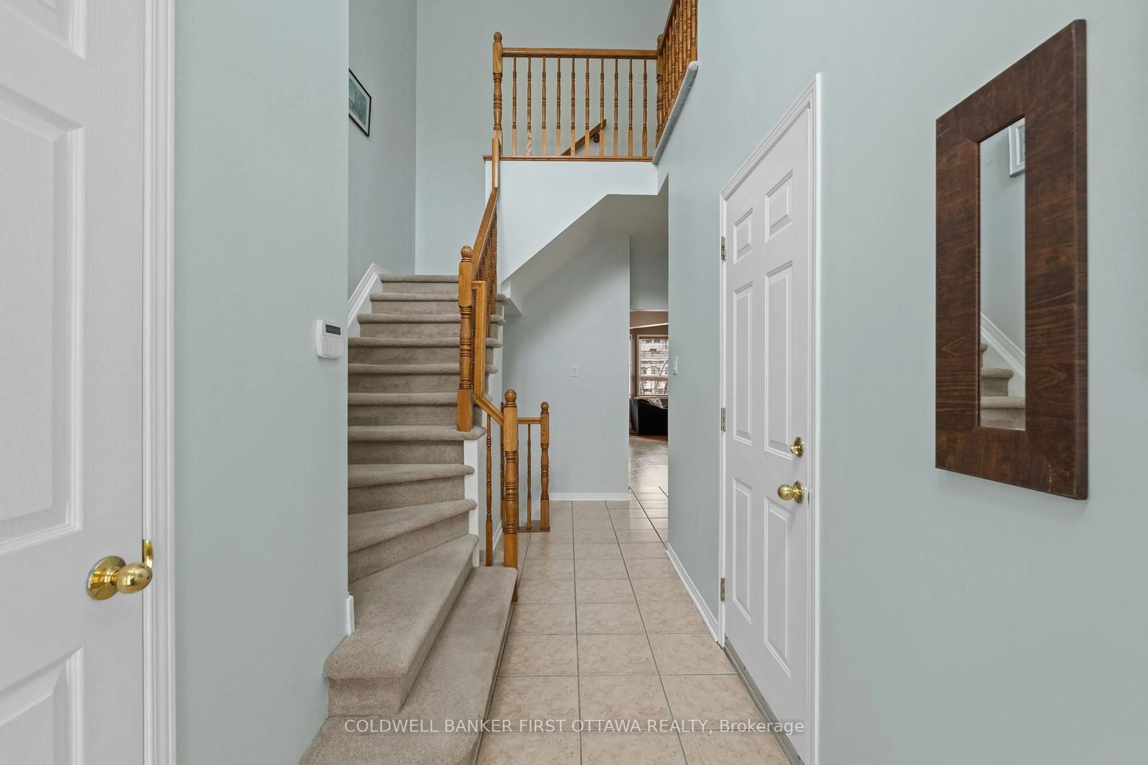 Indoor foyer for 244 Deercroft Ave, Ottawa Ontario K2J 5J9