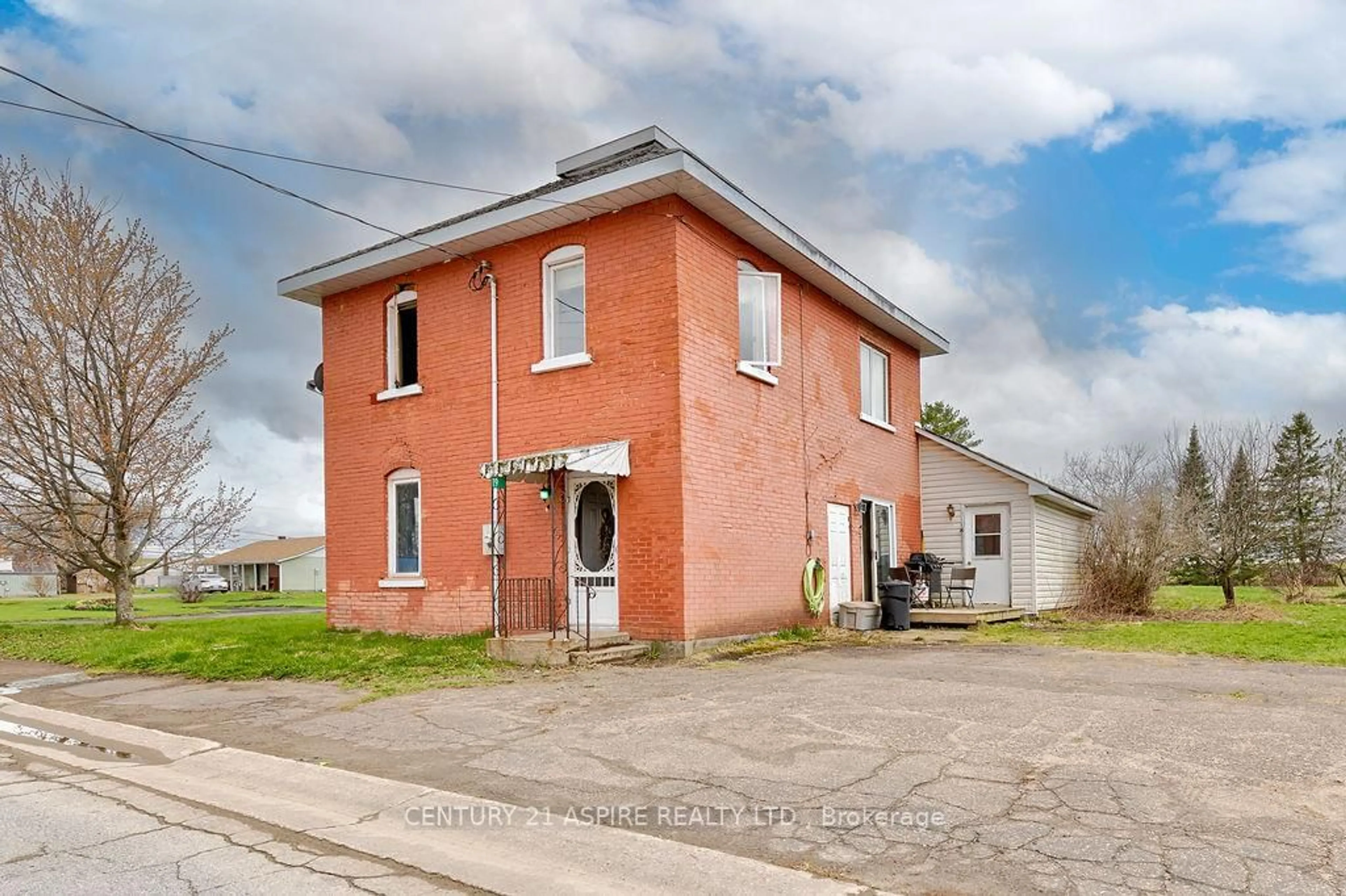 A pic from outside/outdoor area/front of a property/back of a property/a pic from drone, building for 19 Lacroix Bay Rd, Westmeath Ontario K0J 2L0