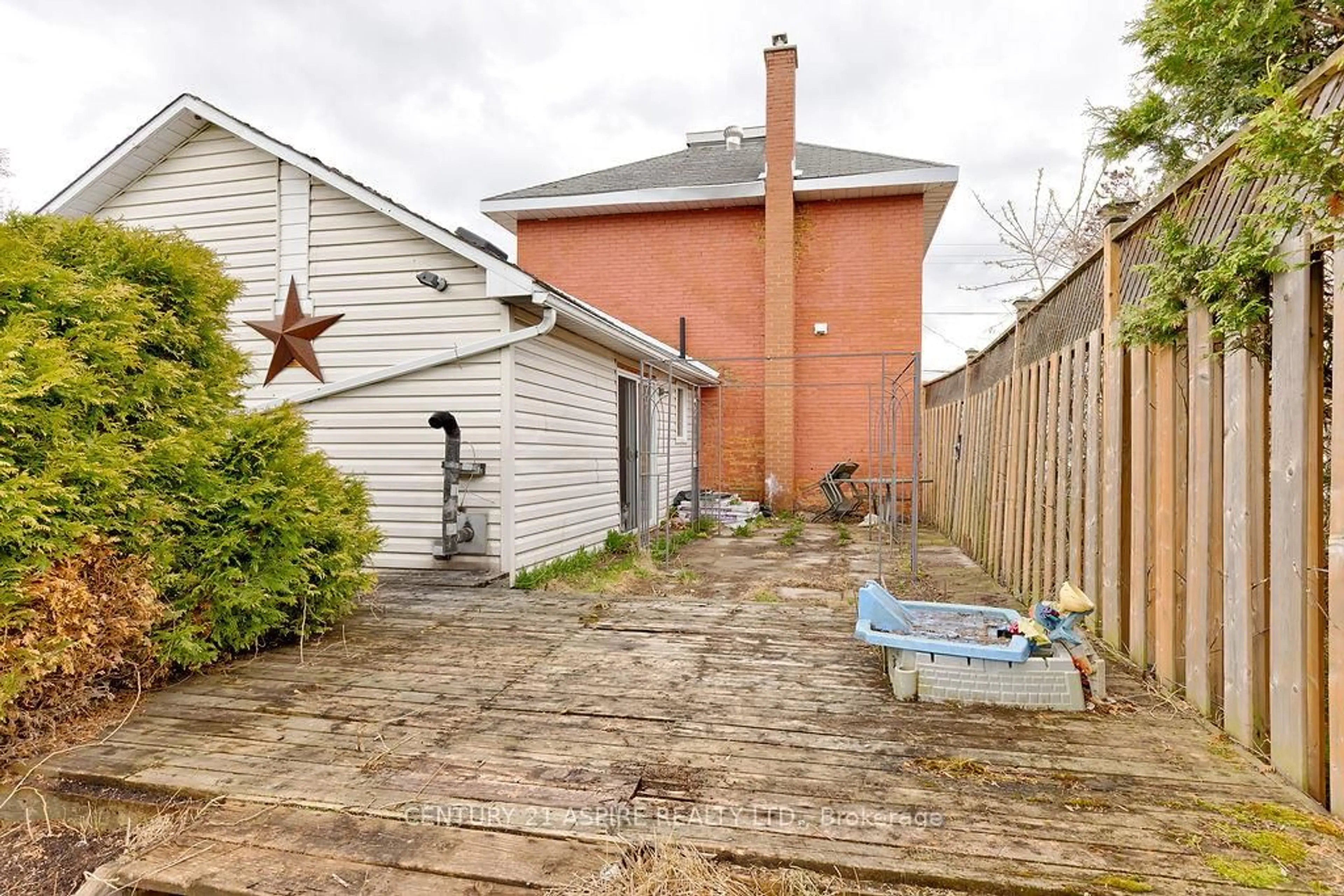 A pic from outside/outdoor area/front of a property/back of a property/a pic from drone, street for 19 Lacroix Bay Rd, Westmeath Ontario K0J 2L0