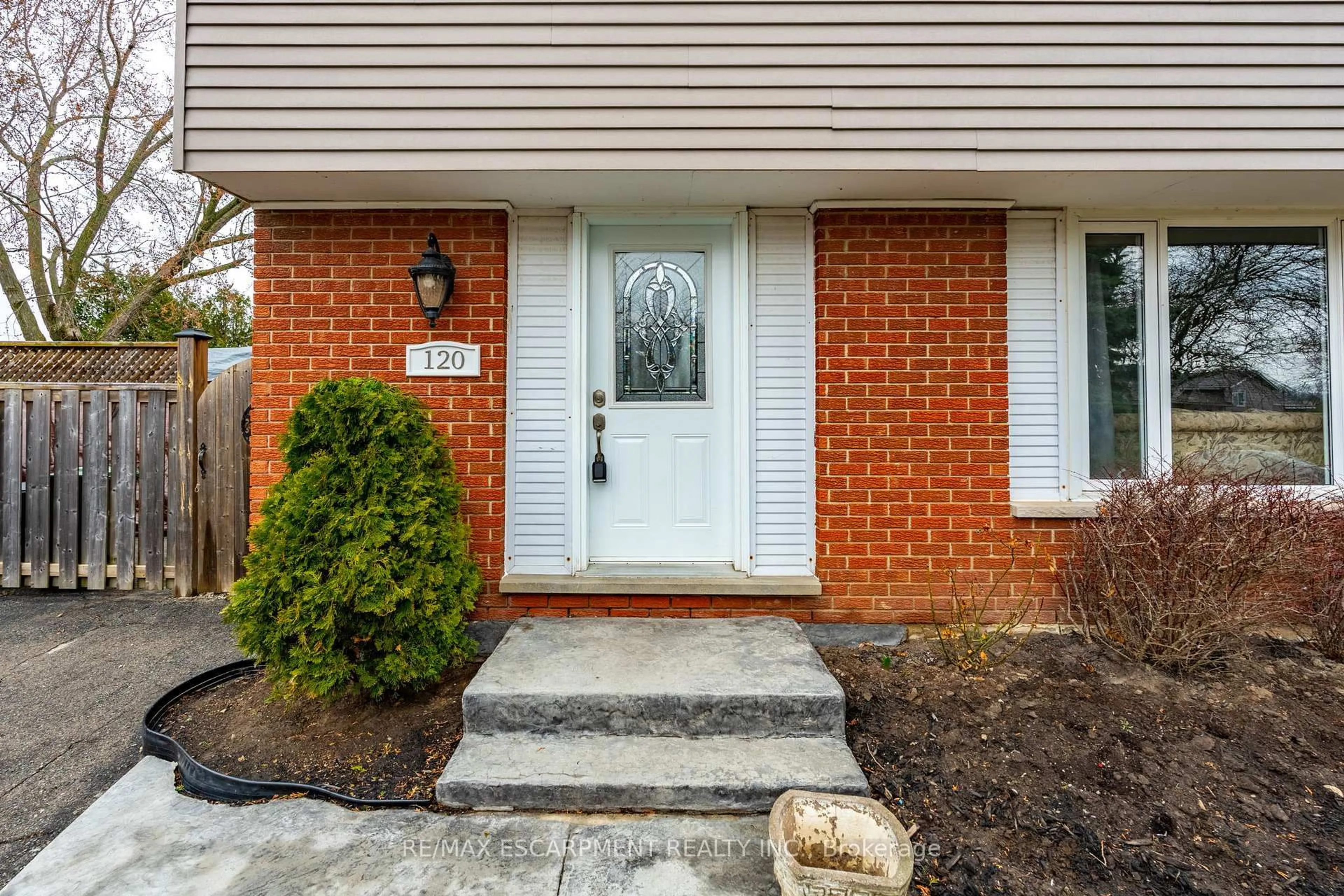 Unknown for 120 Chilton Dr, Hamilton Ontario L8J 1M5