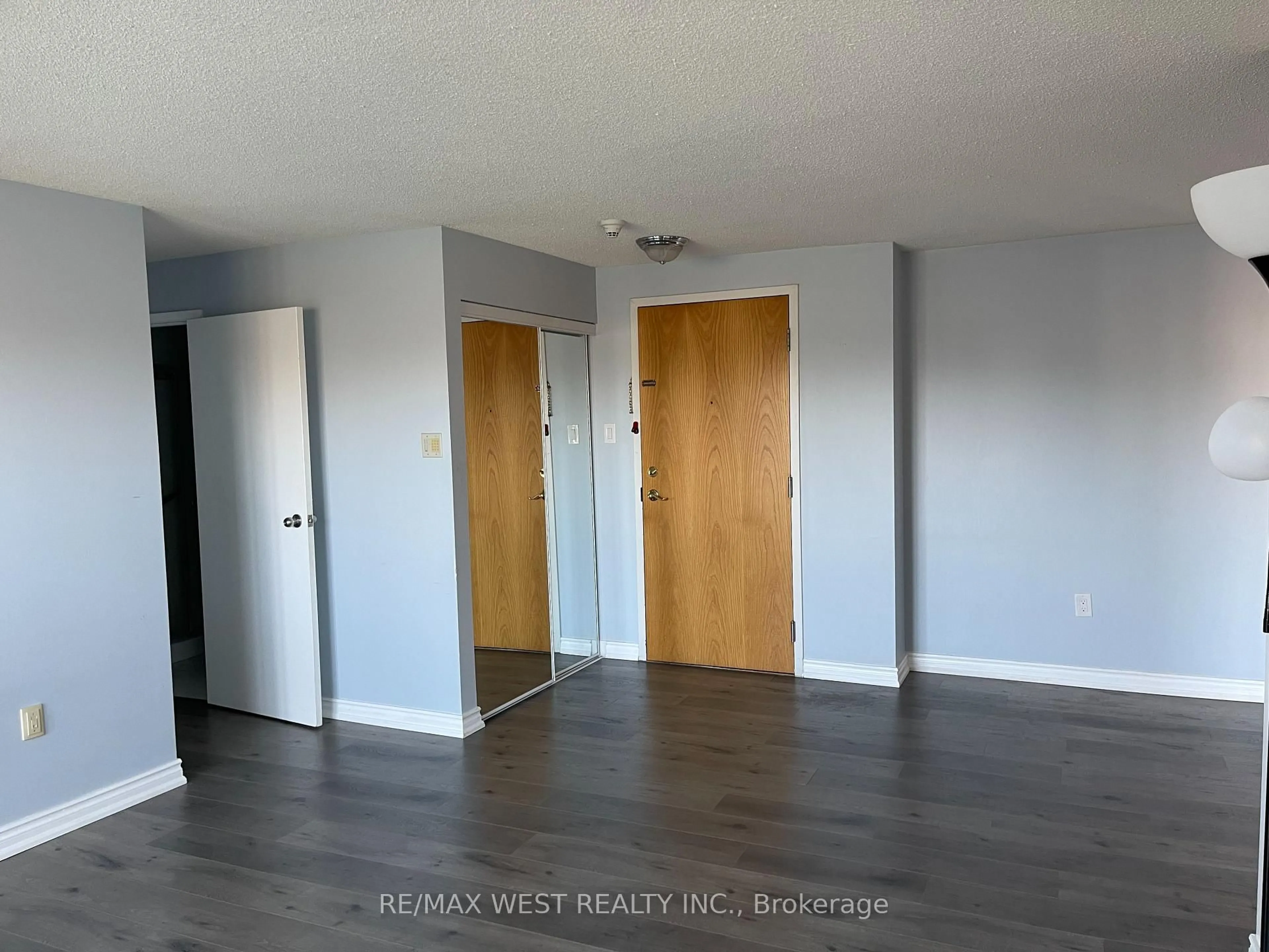 A pic of a room for 30 Blue Springs Dr #411, Waterloo Ontario N2J 4T2