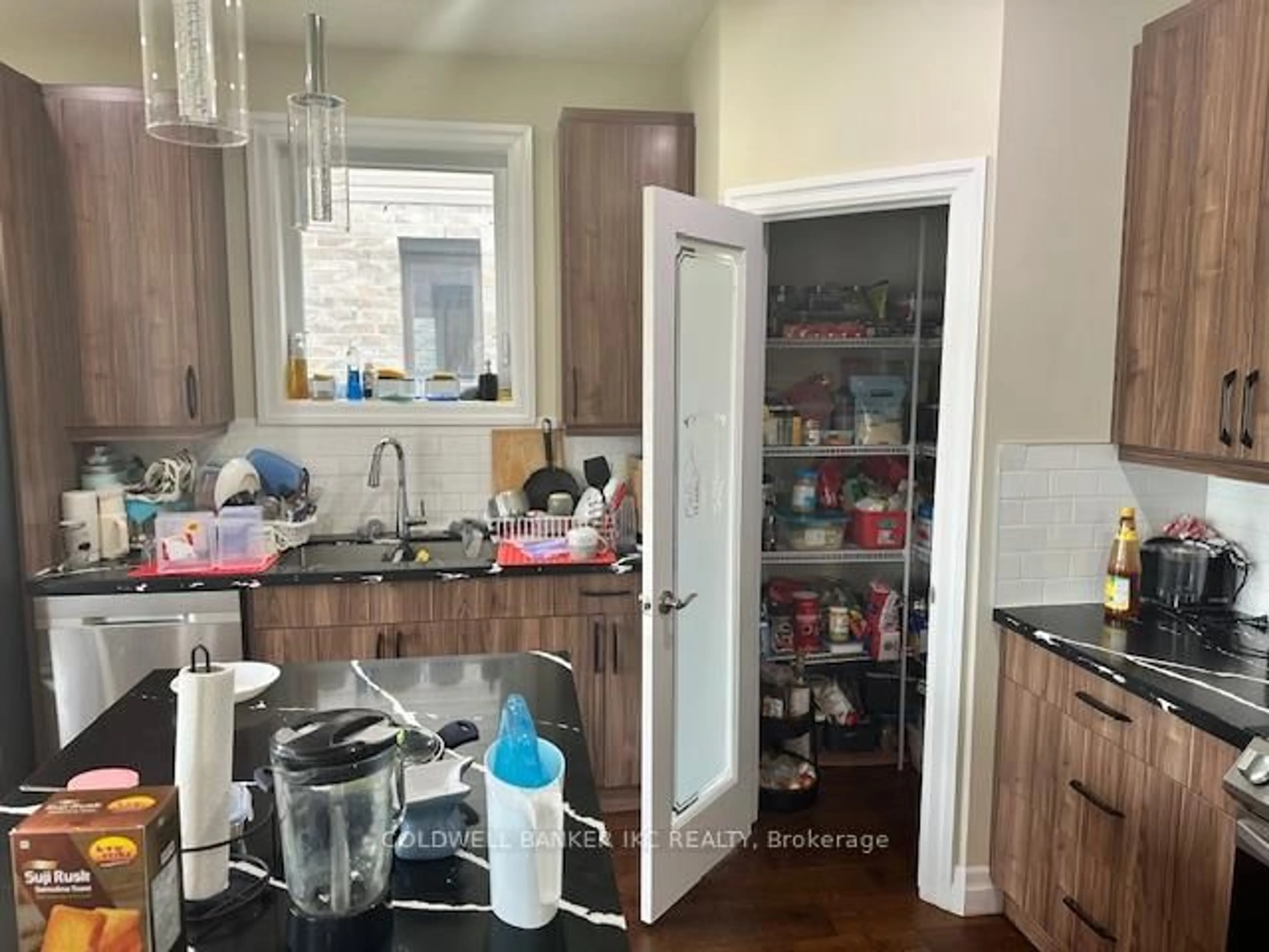 Standard kitchen, unknown for 600 Chelton Rd, London South Ontario N6M 0H7