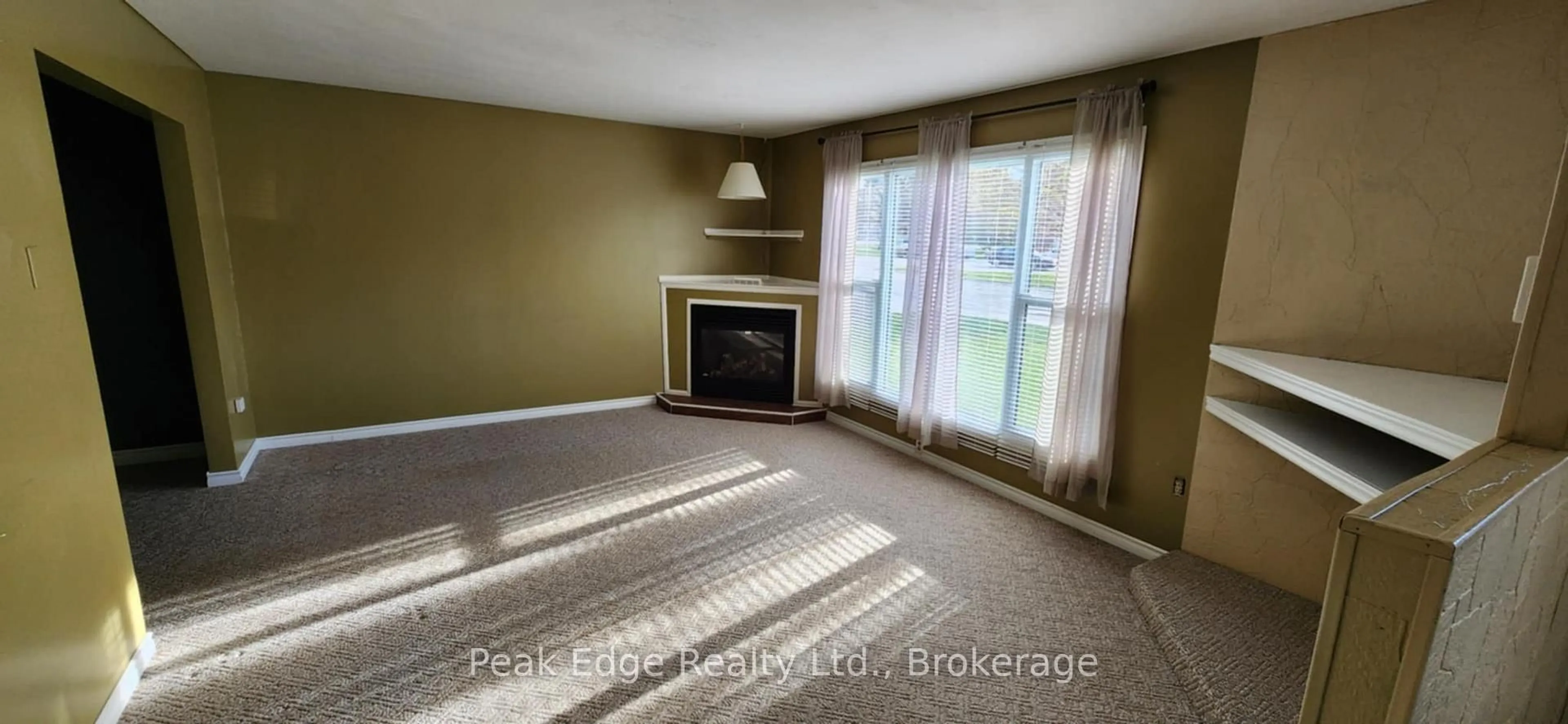 A pic of a room for 122 Gibson St, Brockton Ontario N0G 2V0