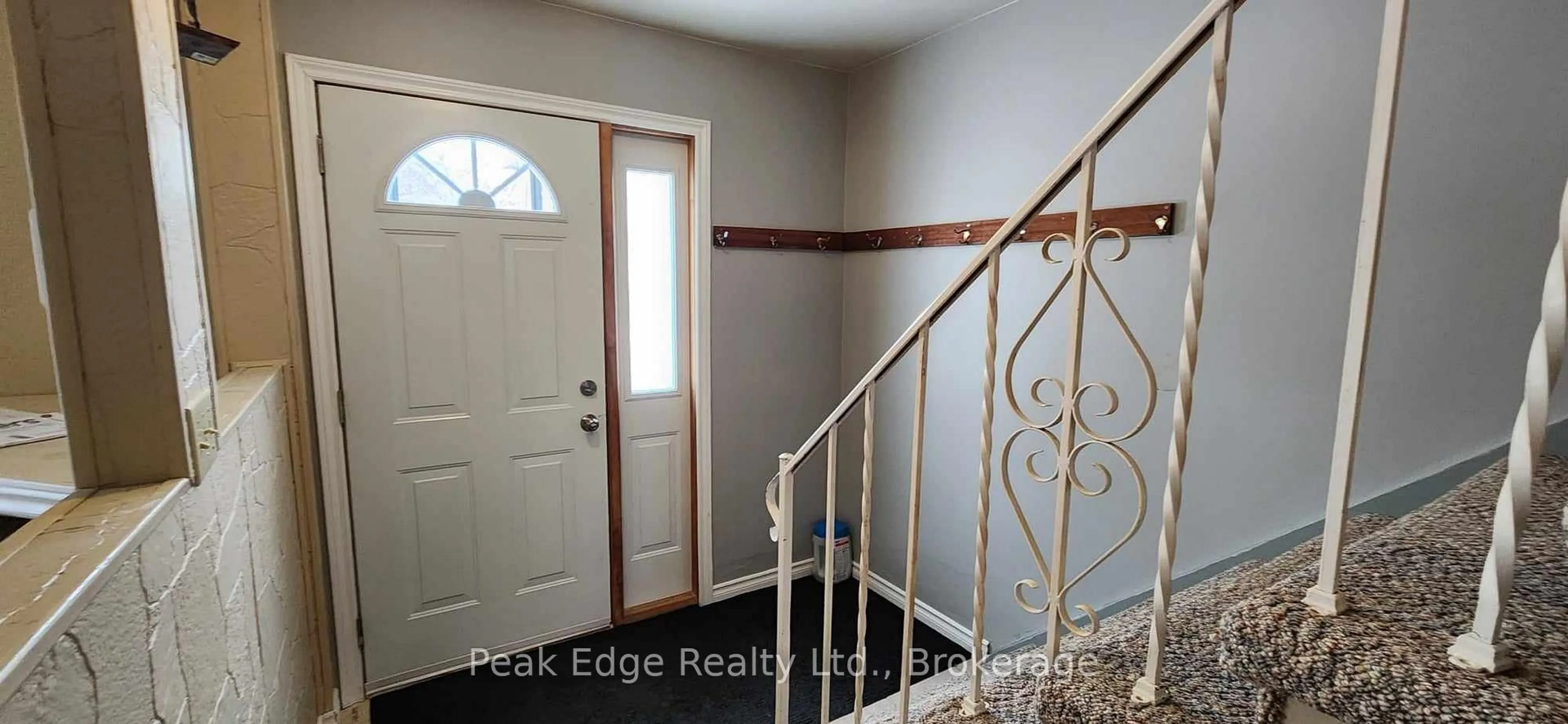 Indoor entryway for 122 Gibson St, Brockton Ontario N0G 2V0