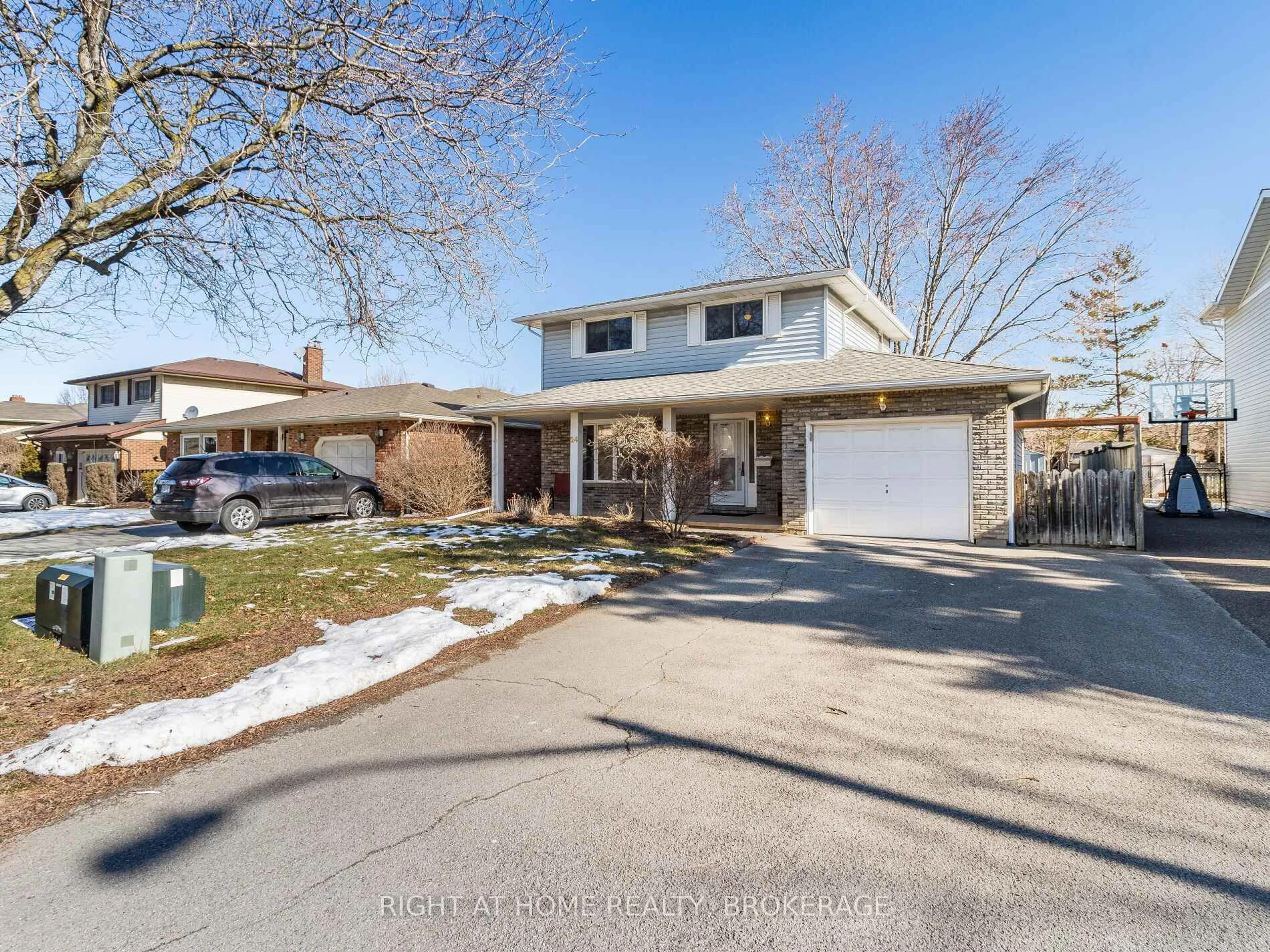 Unknown for 24 The Meadows St, St. Catharines Ontario L2N 7L1