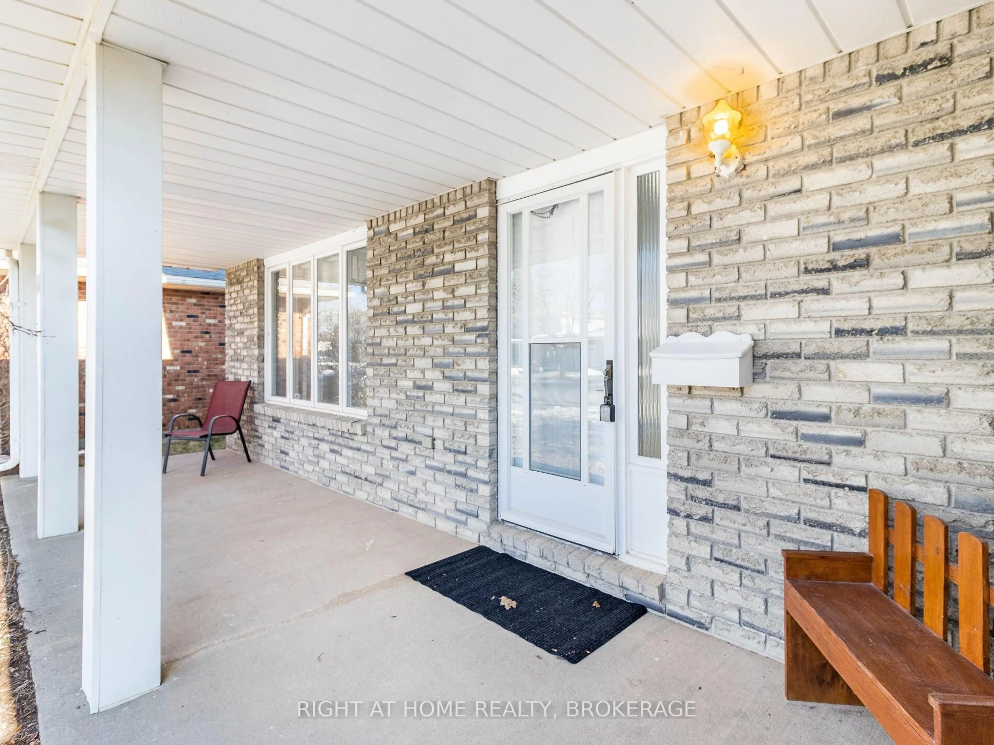 Unknown for 24 The Meadows St, St. Catharines Ontario L2N 7L1