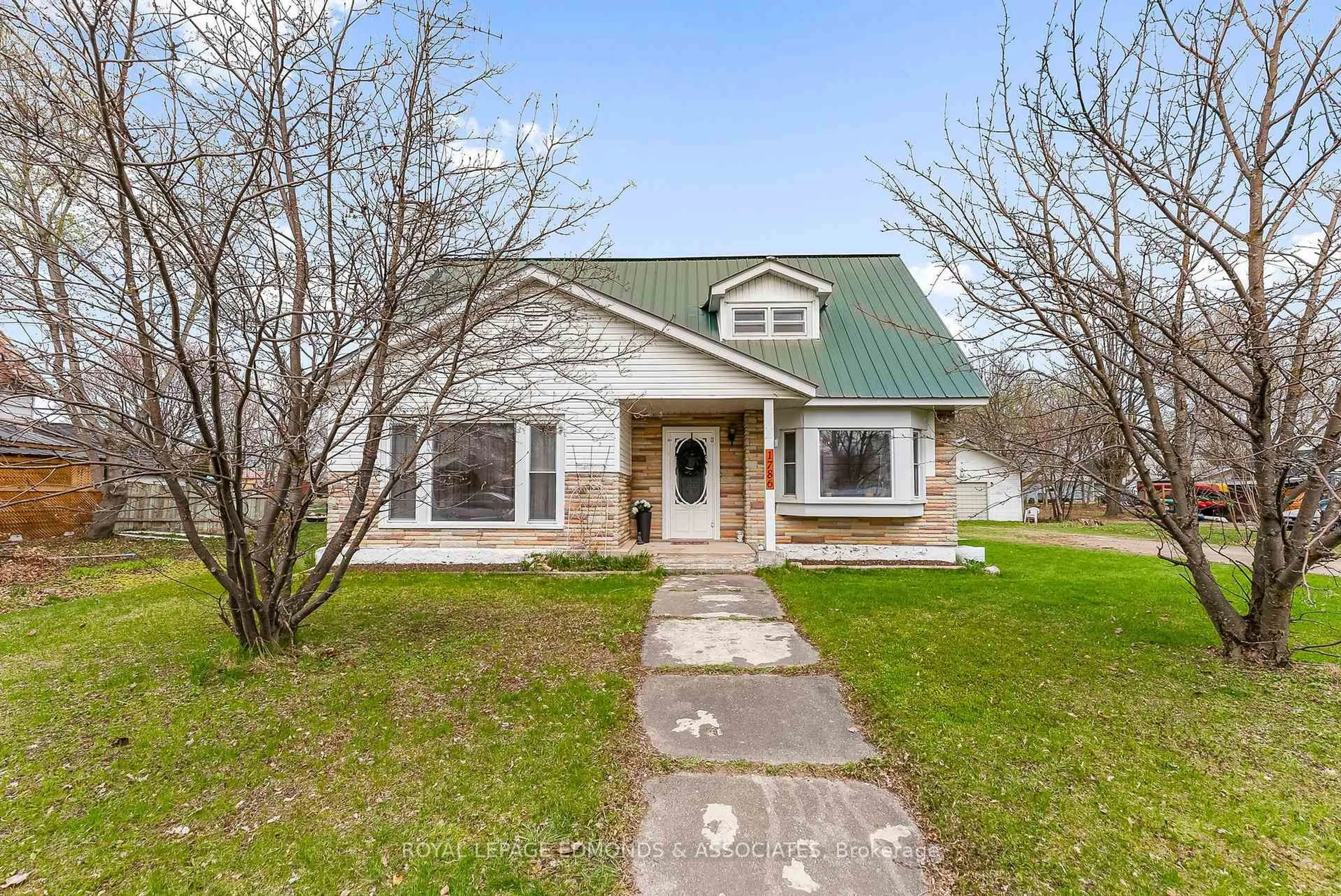 Home with vinyl exterior material, street for 1786 Beachburg Rd, Beachburg Ontario K0J 1C0
