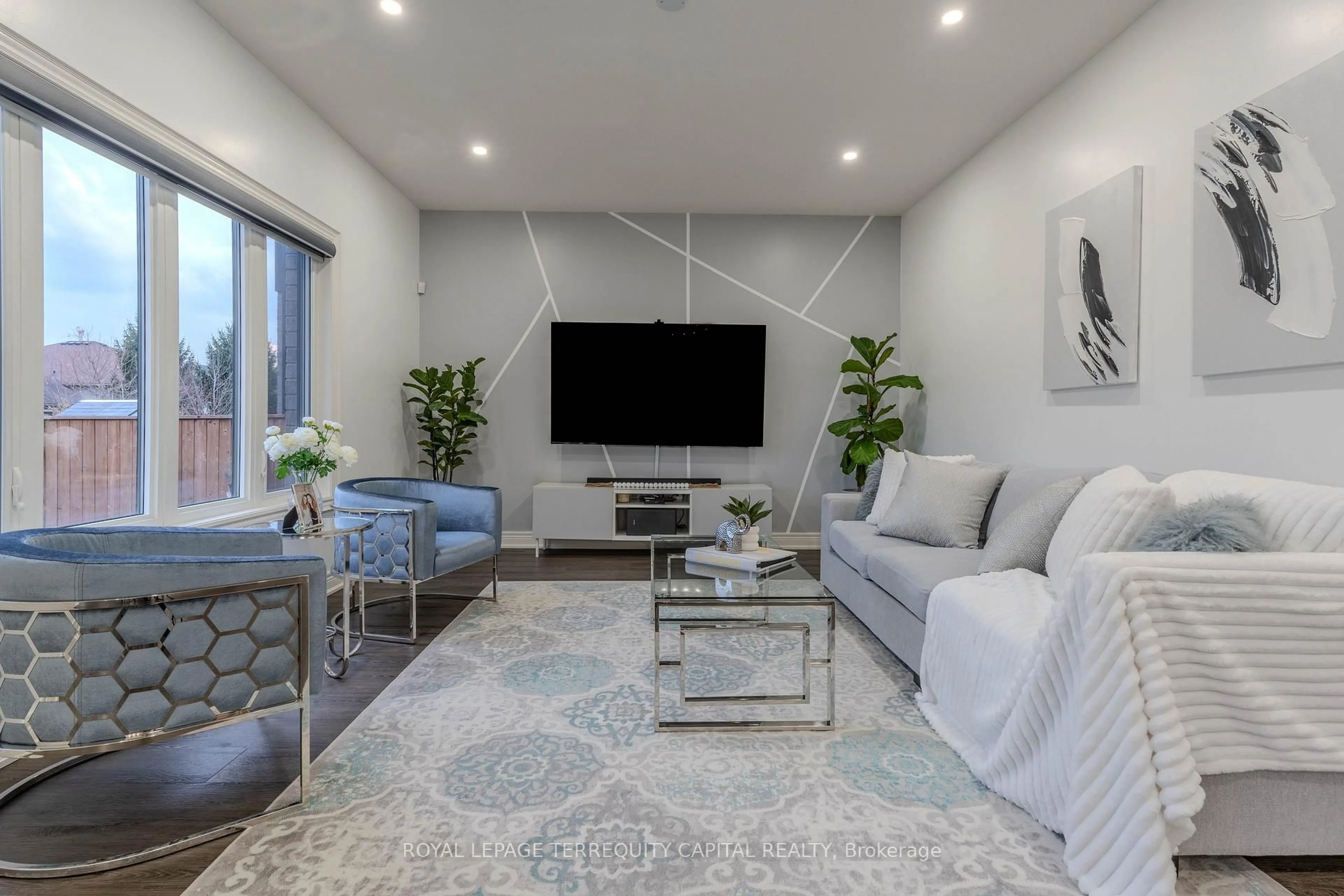 Living room with furniture, unknown for 3619 Thunder Bay Rd, Fort Erie Ontario L0S 1N0