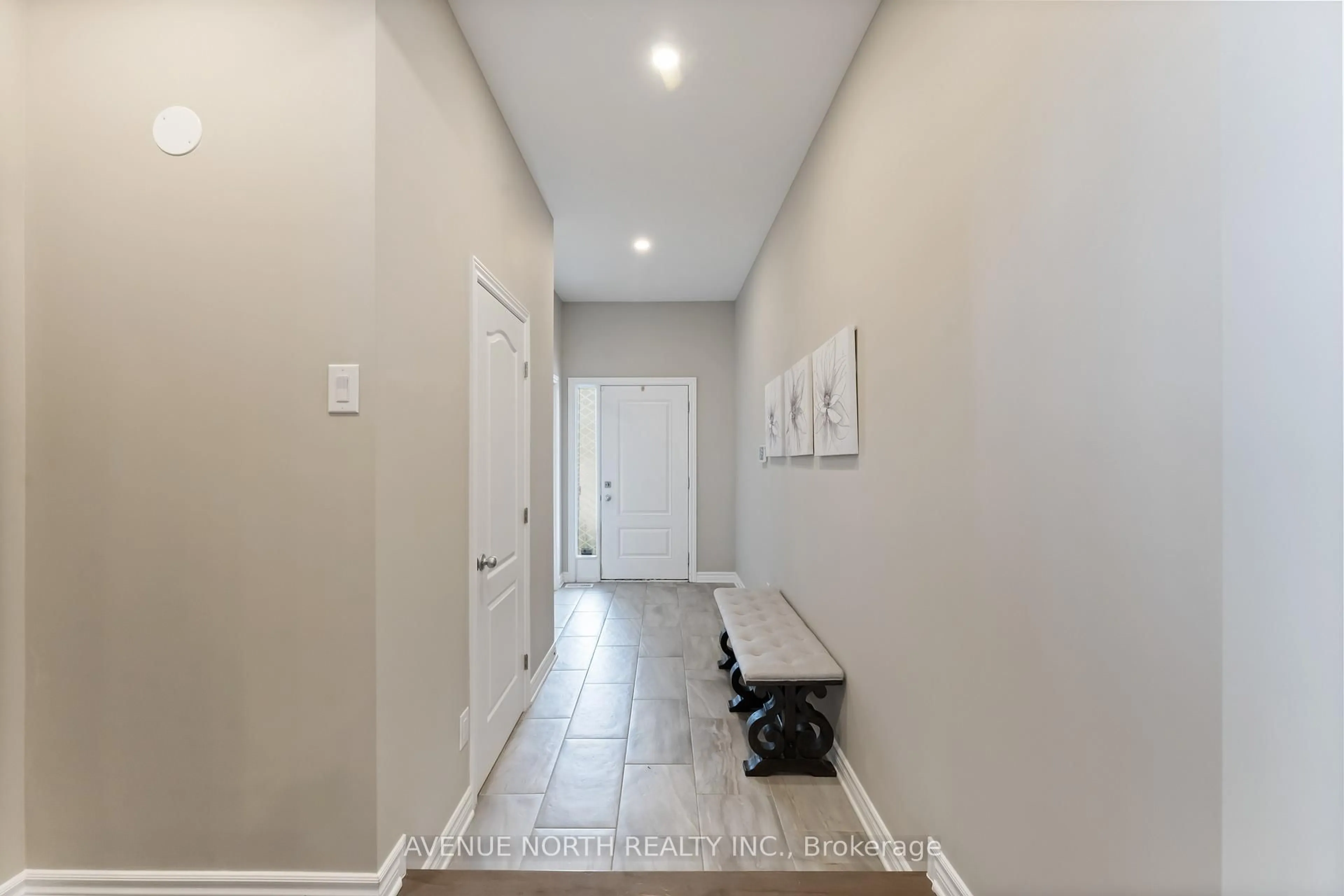 Indoor entryway for 607 Willowmere Way, Ottawa Ontario K1T 0K2
