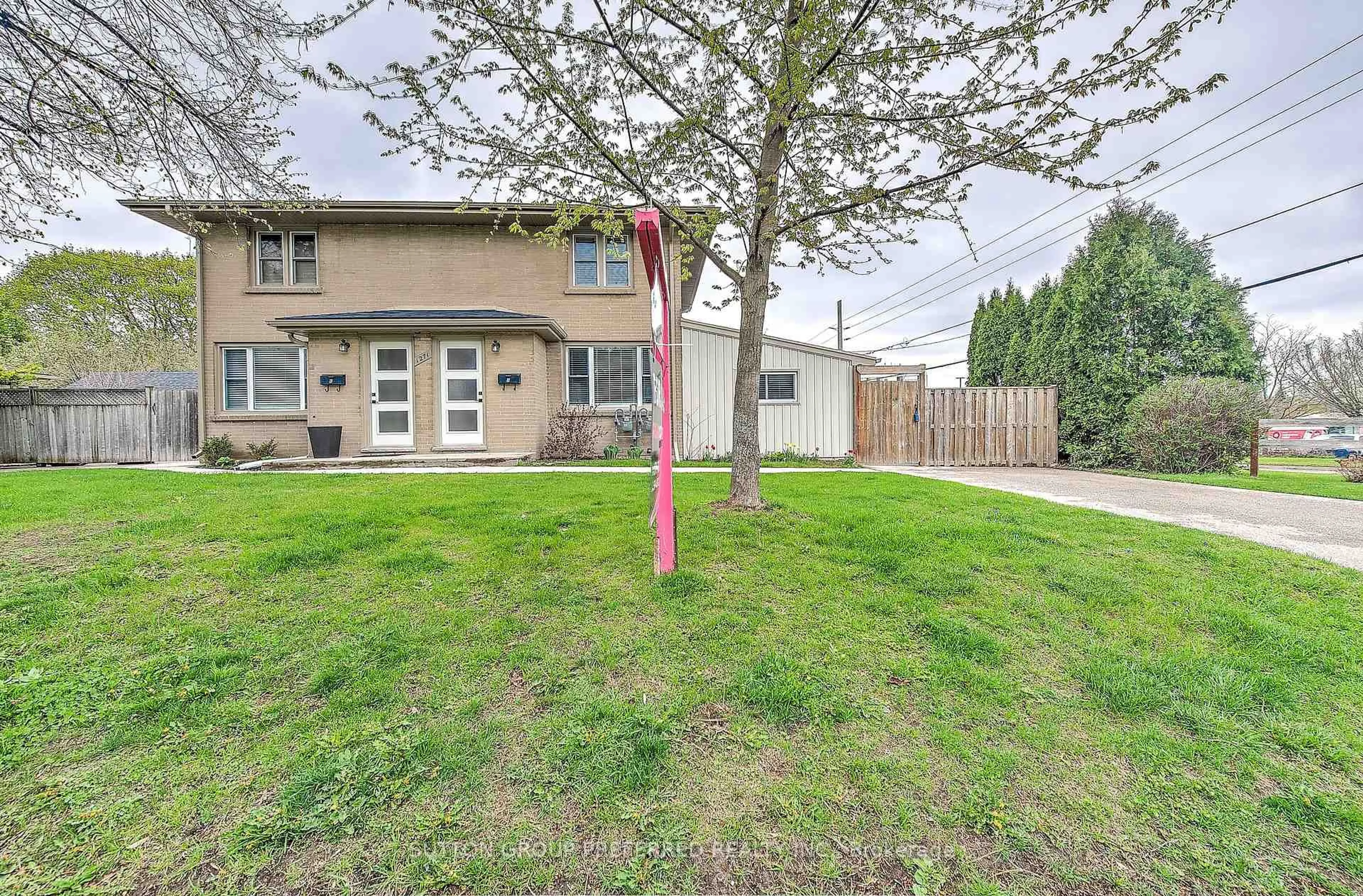 Patio, street for 1271 Norman Ave #A, London South Ontario N6K 2A1