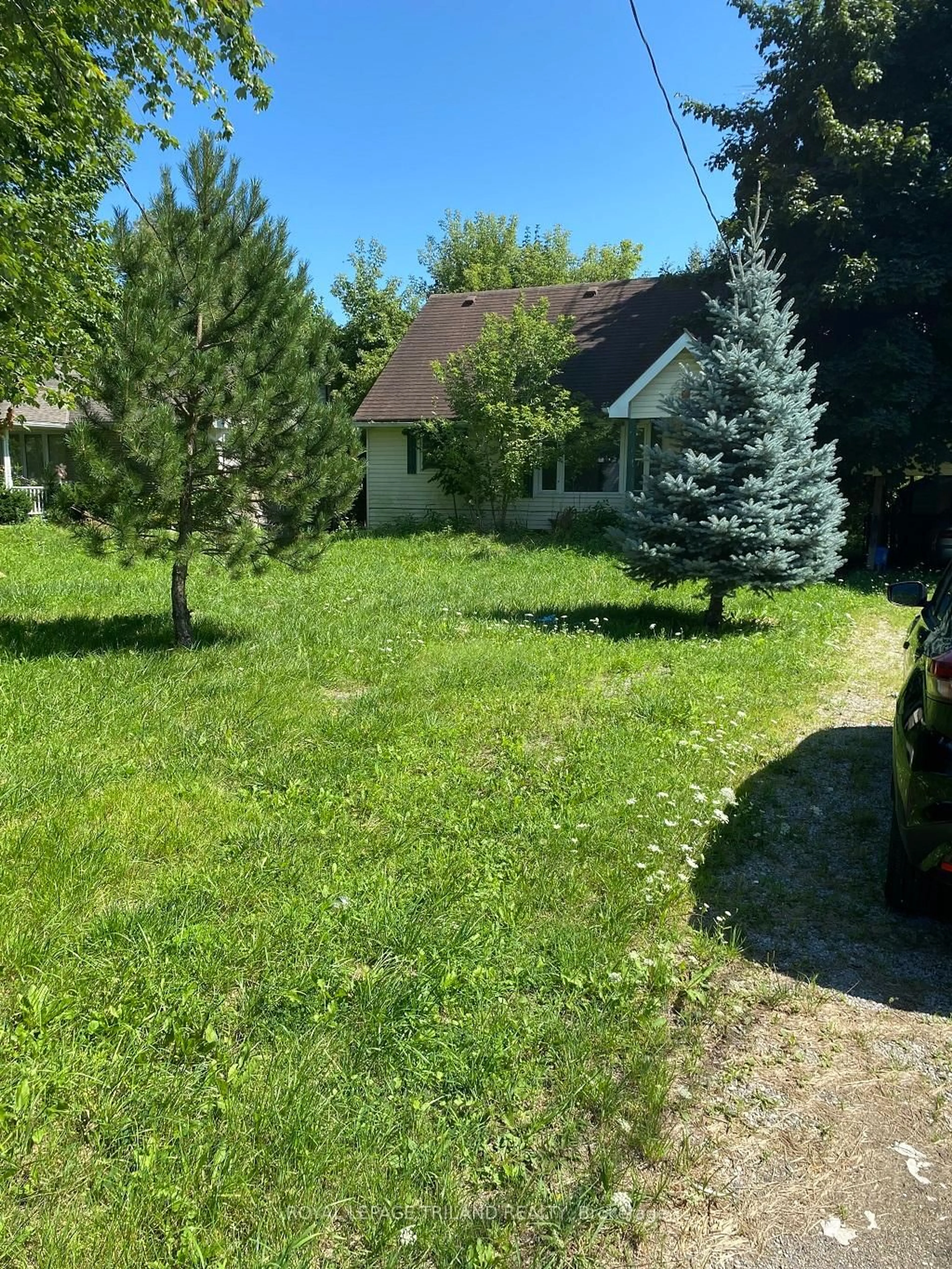 A pic from outside/outdoor area/front of a property/back of a property/a pic from drone, street for 1223 SUNNINGDALE Rd, London North Ontario N5X 4B1