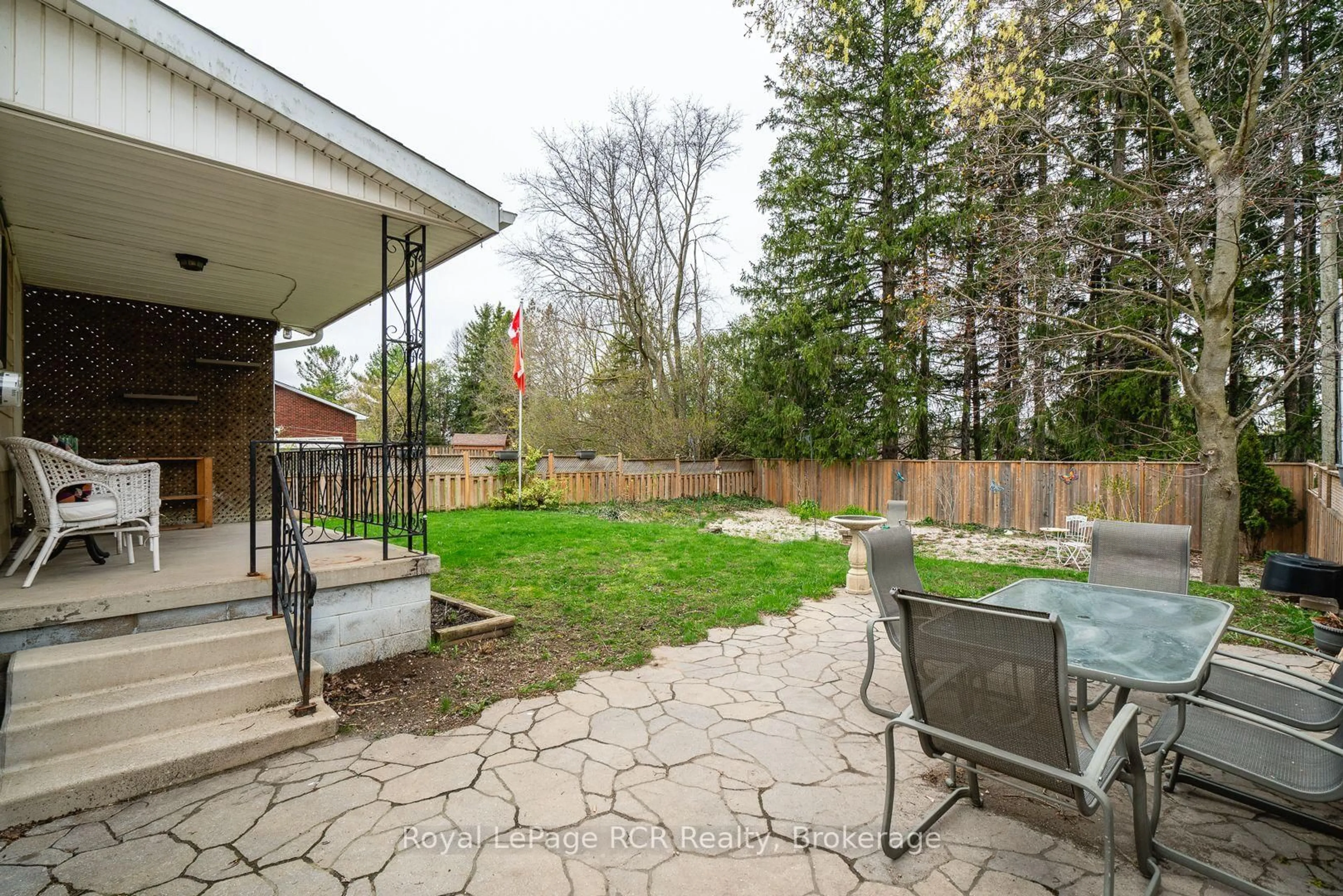 Patio, street for 82 7th St, Hanover Ontario N4N 1G4