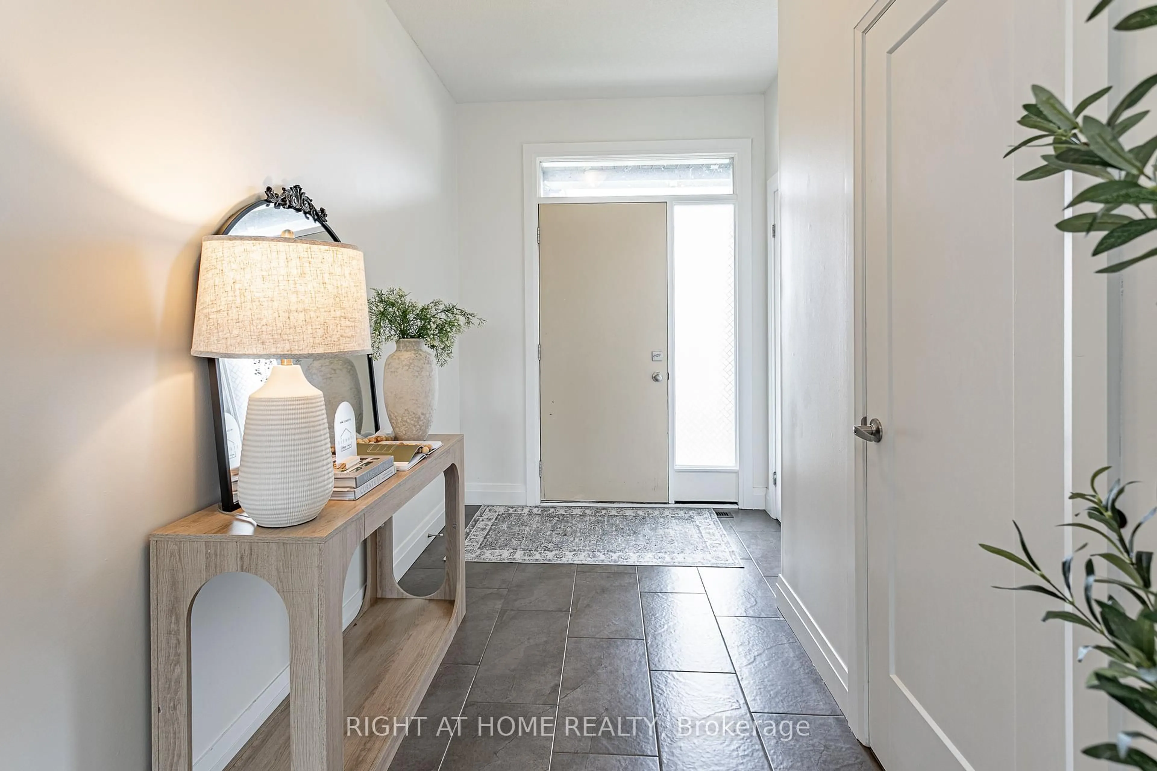 Indoor entryway for 781 Freeport St, London Ontario N6G 0R4