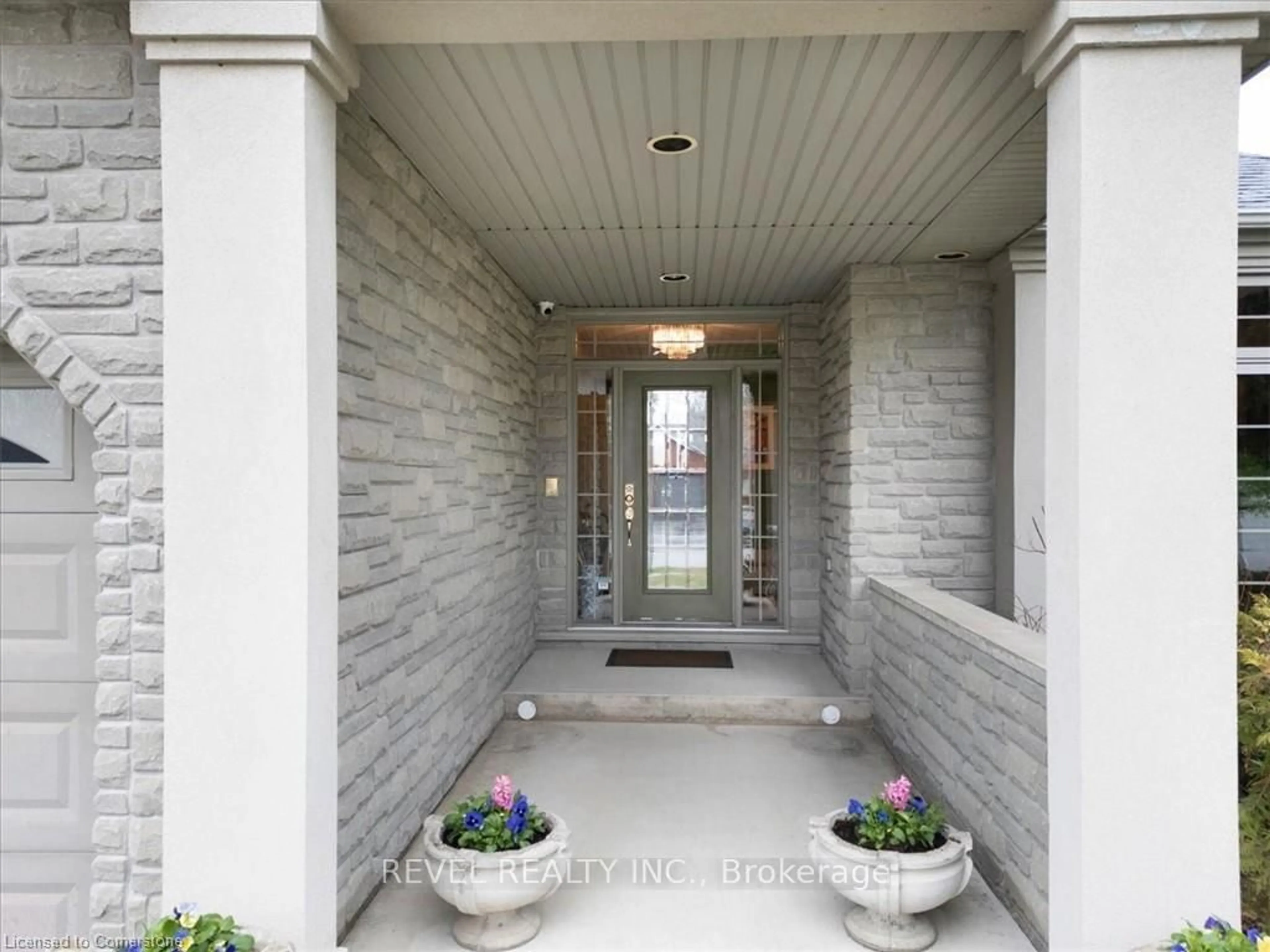 Indoor entryway for 10 Kerr Shaver Terr, Brant Ontario N3T 6H7