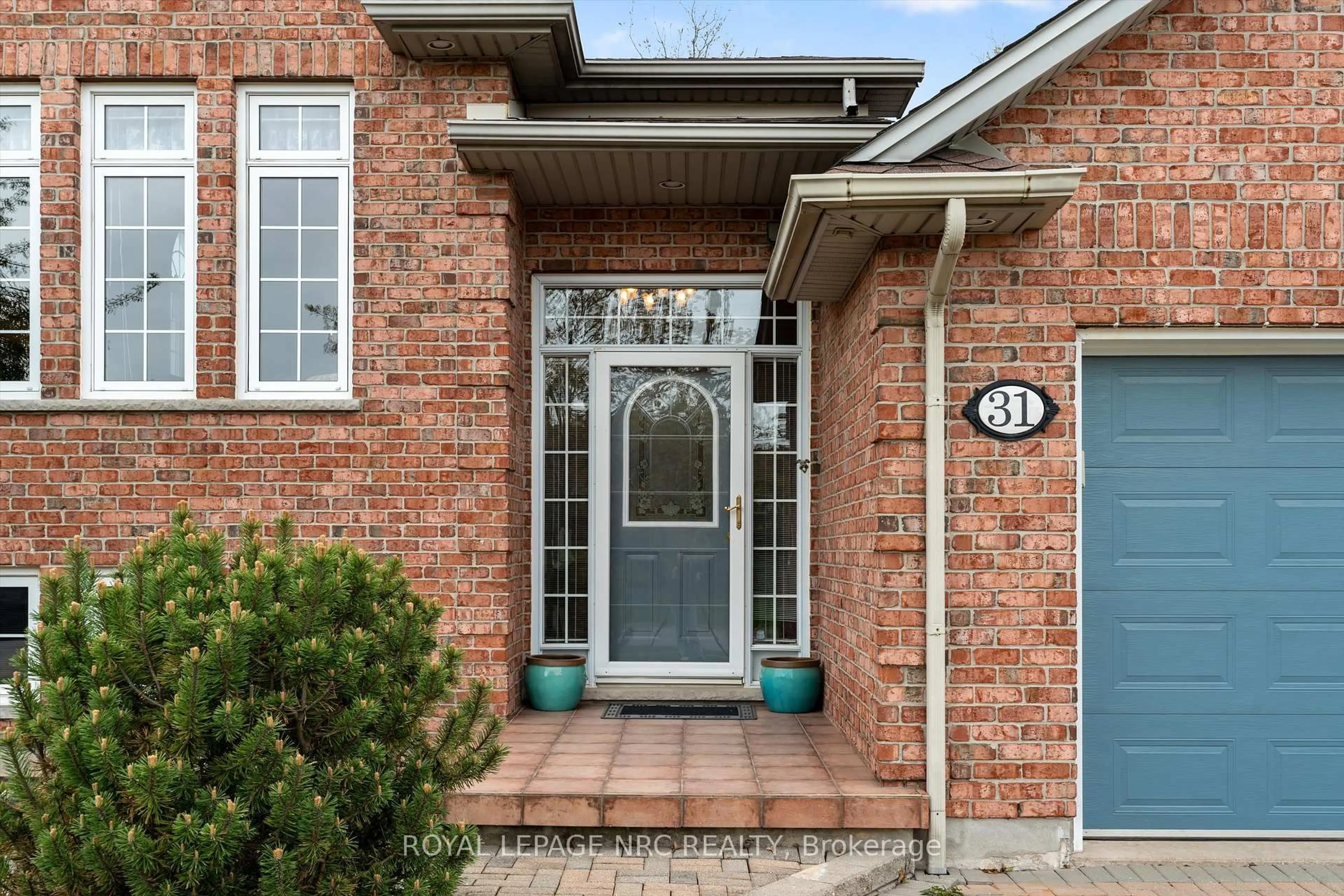 Home with brick exterior material, street for 31 Crysler Cres, Thorold Ontario L2V 5A2