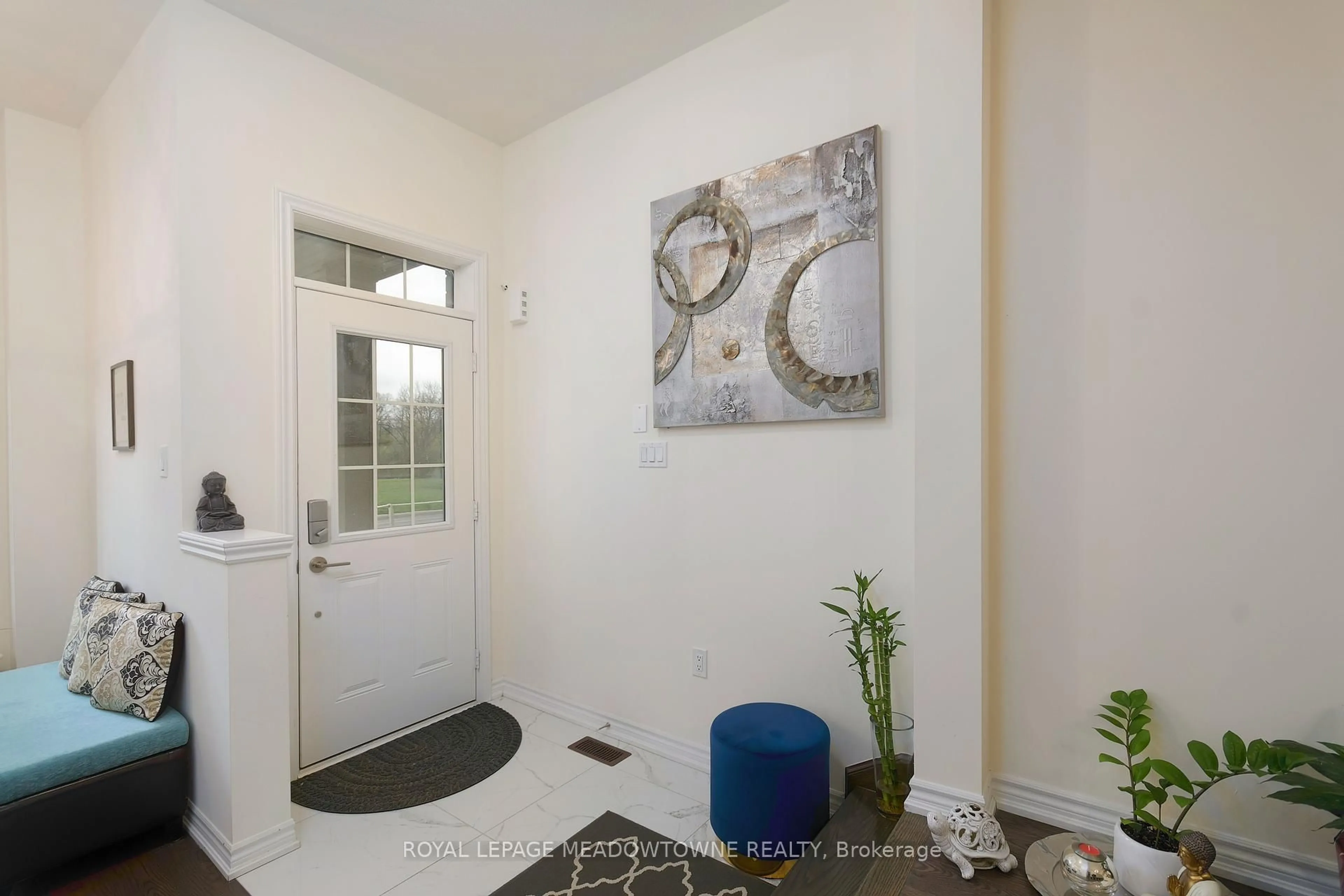 Indoor entryway for 70 Stauffer Rd, Brantford Ontario N3V 0B4