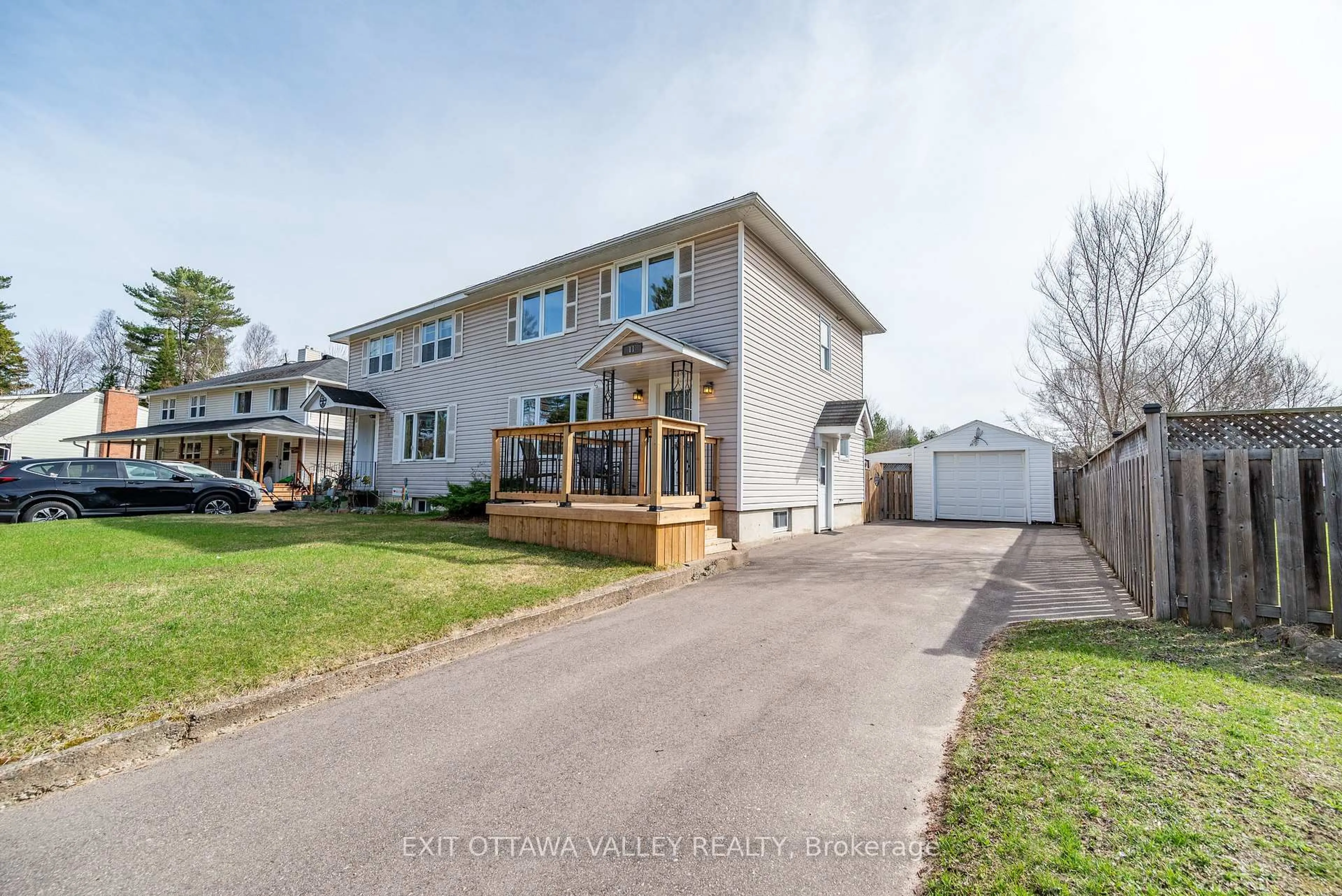 A pic from outside/outdoor area/front of a property/back of a property/a pic from drone, street for 11 Faraday Cres, Deep River Ontario K0J 1P0