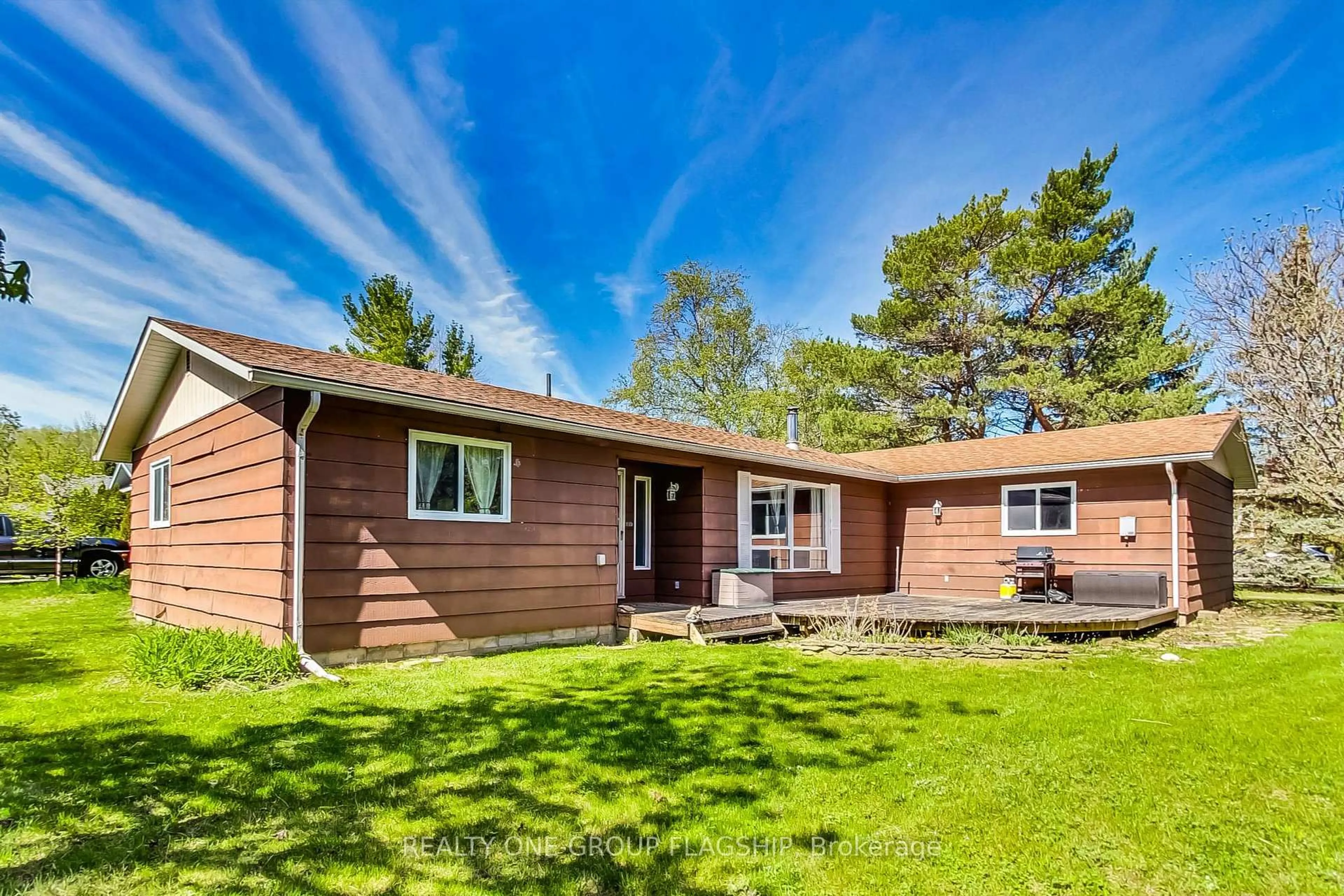 Home with vinyl exterior material, unknown for 113 Bay St, Blue Mountains Ontario N0H 2P0