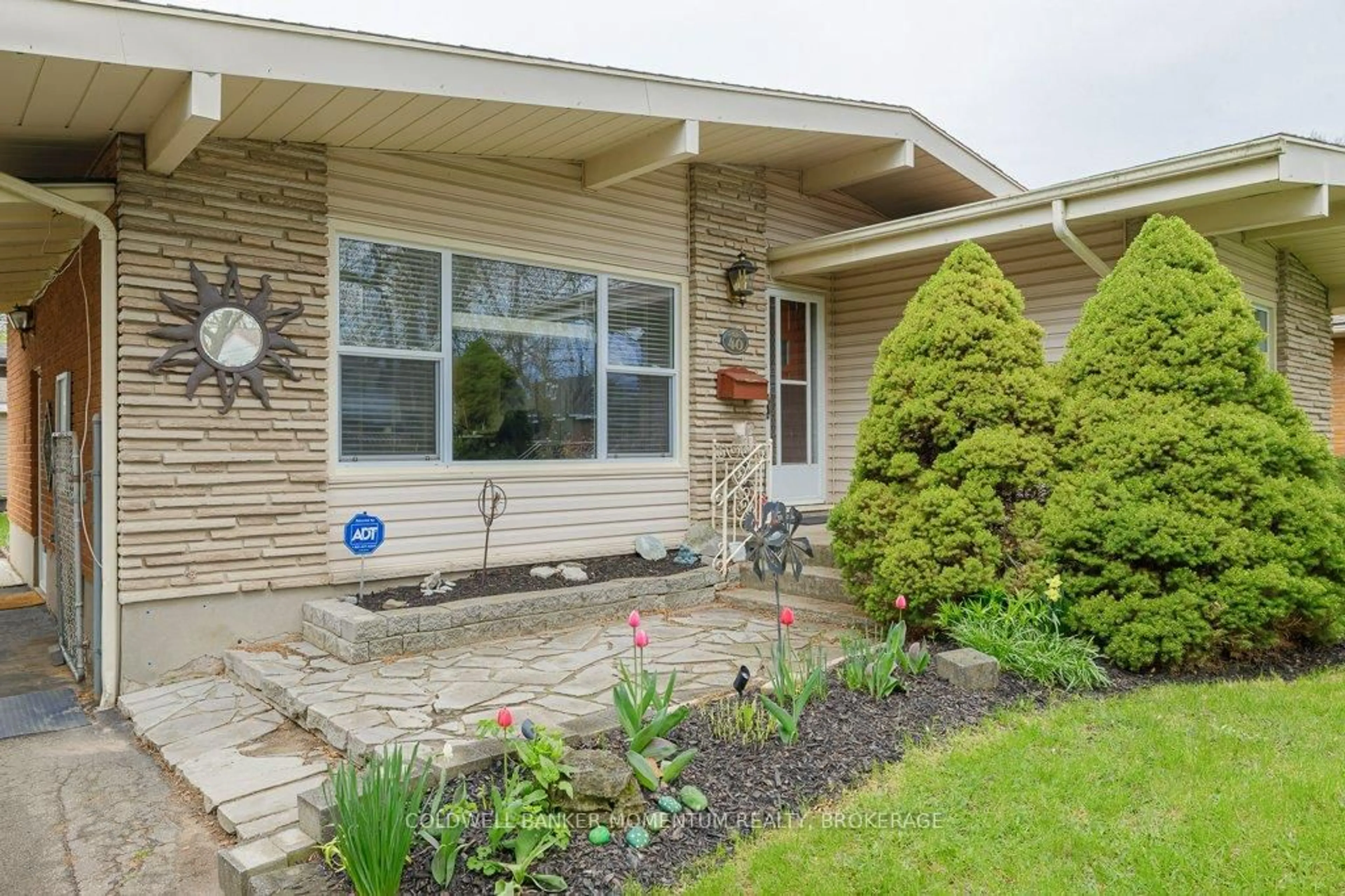 Unknown for 40 Black Knight Rd, St. Catharines Ontario L2N 3C2