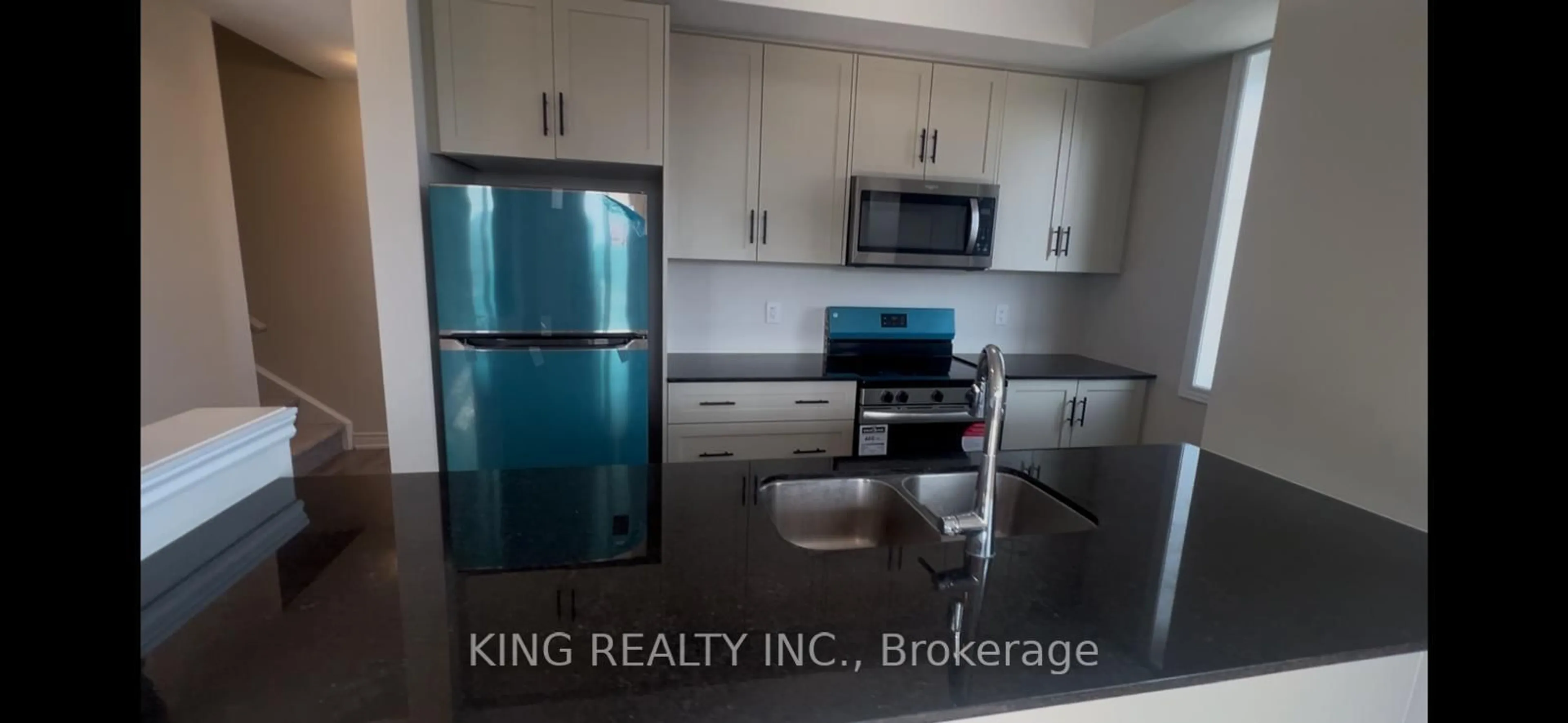 Standard kitchen, unknown for 10 Birmingham Dr #96, Cambridge Ontario N1R 0C6