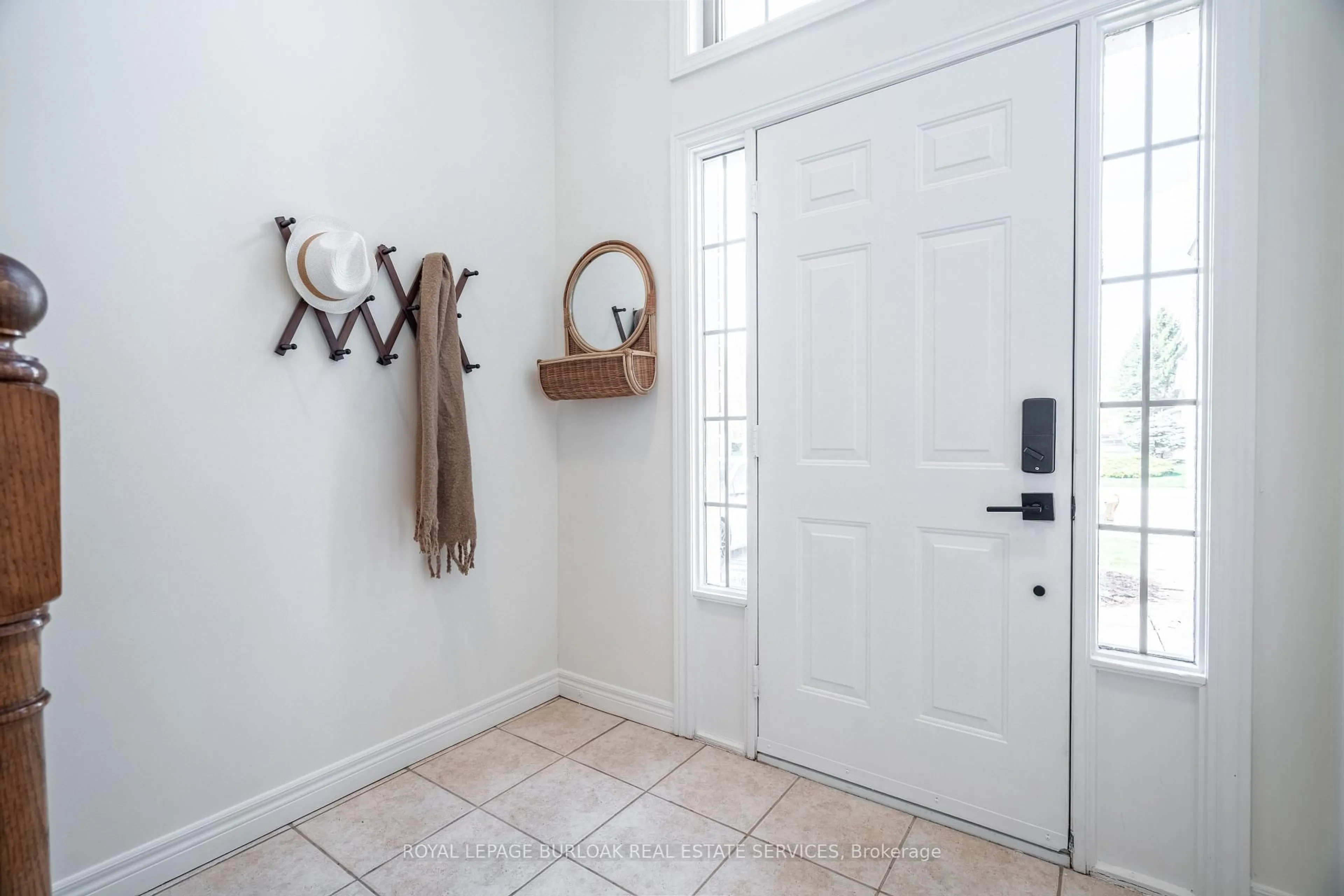 Indoor entryway for 39 Claudette Gate, Hamilton Ontario L9B 2S3