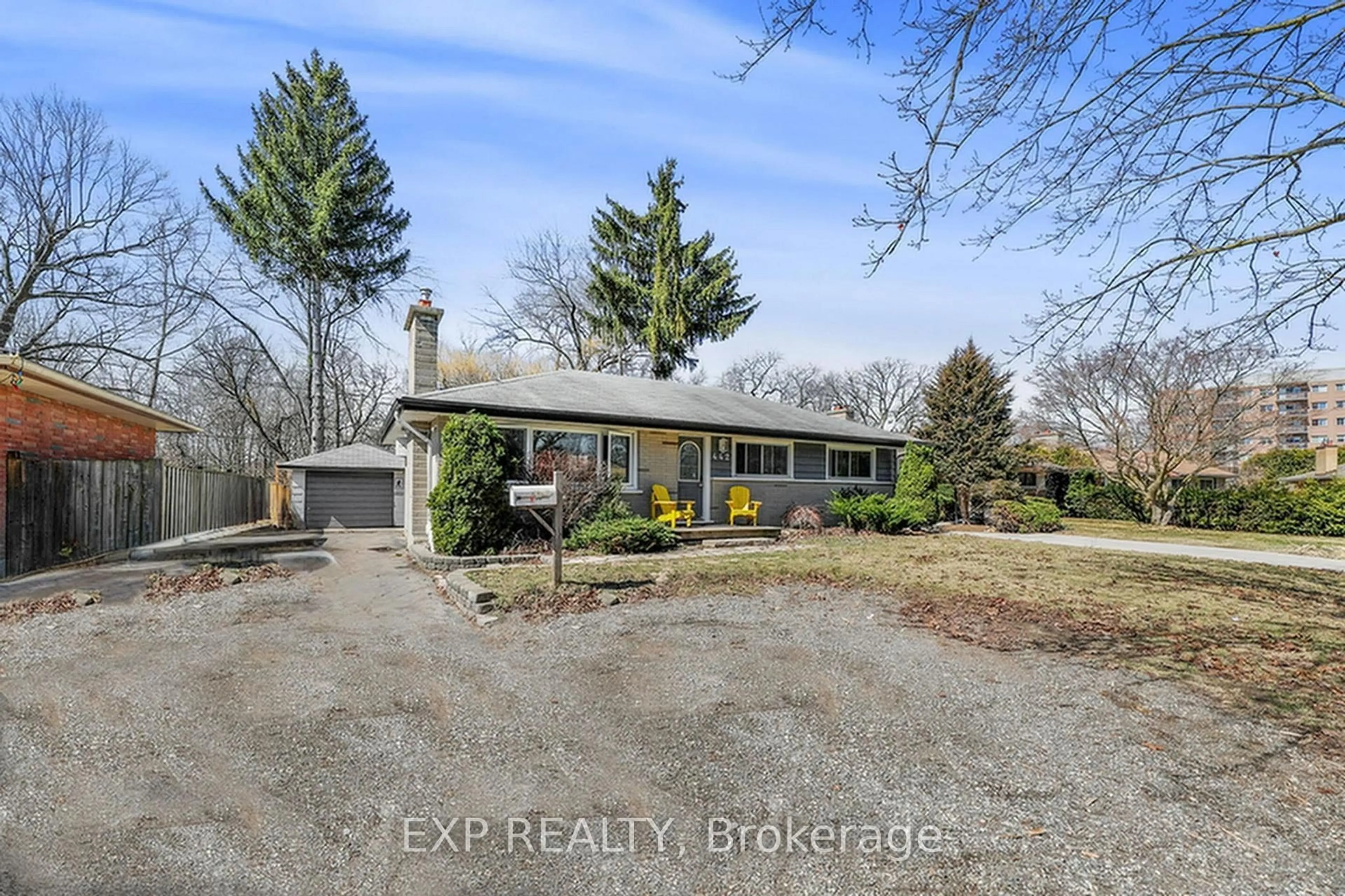 A pic from outside/outdoor area/front of a property/back of a property/a pic from drone, street for 442 Scenic Dr, London South Ontario N5Z 3A8