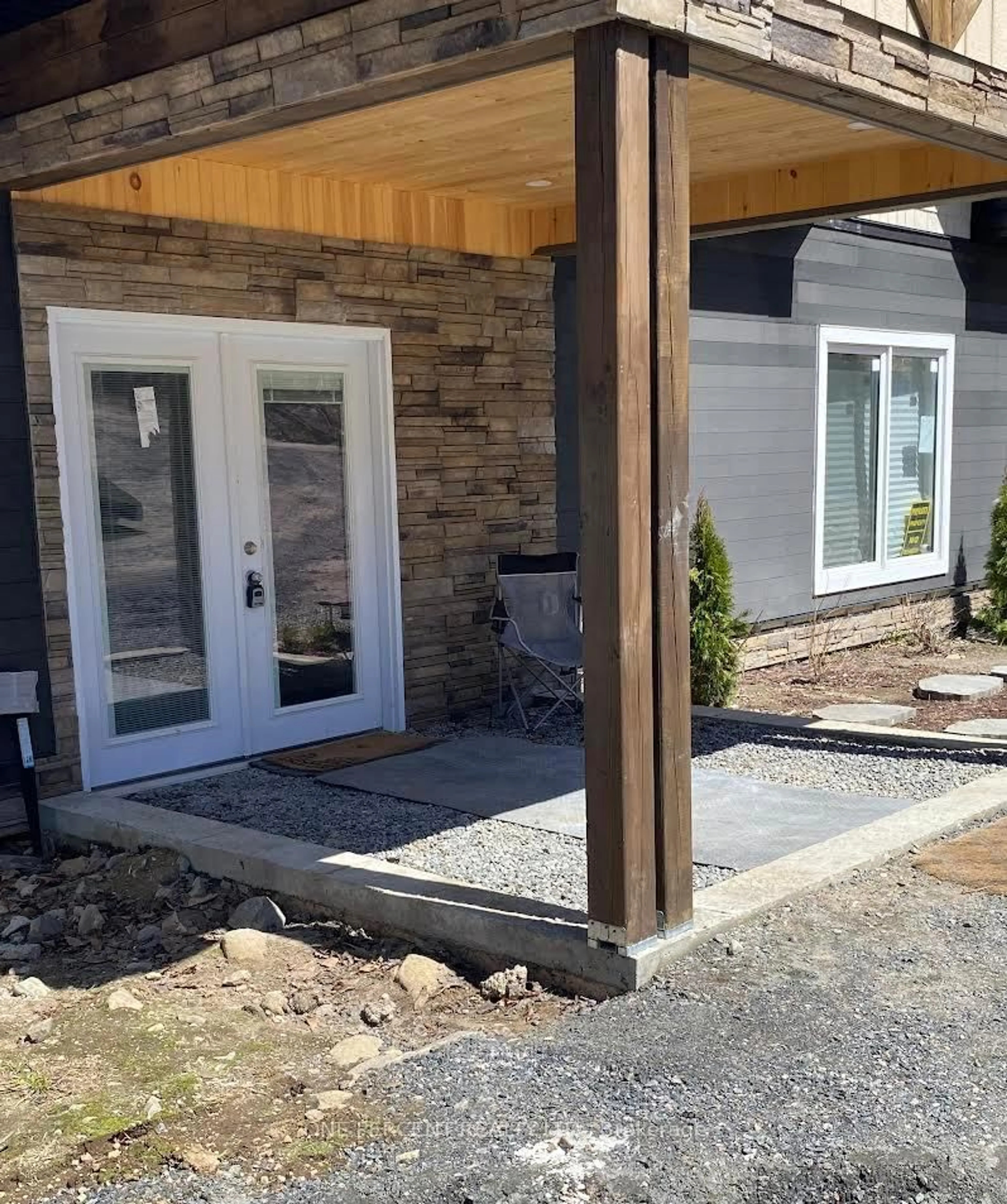 Indoor entryway for 1269 South Ril Lake Rd, Lake of Bays Ontario P0B 1A0