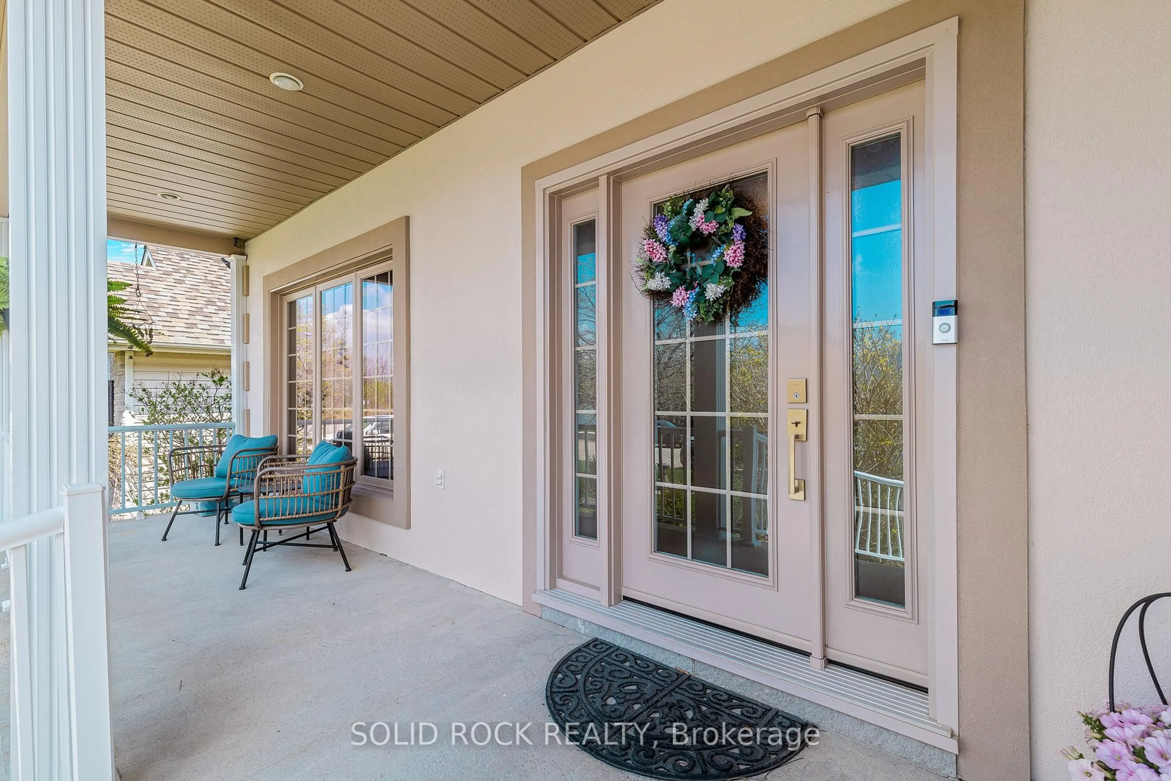 Indoor entryway for 1021 Crestwood Dr, Brockville Ontario K6V 7N1