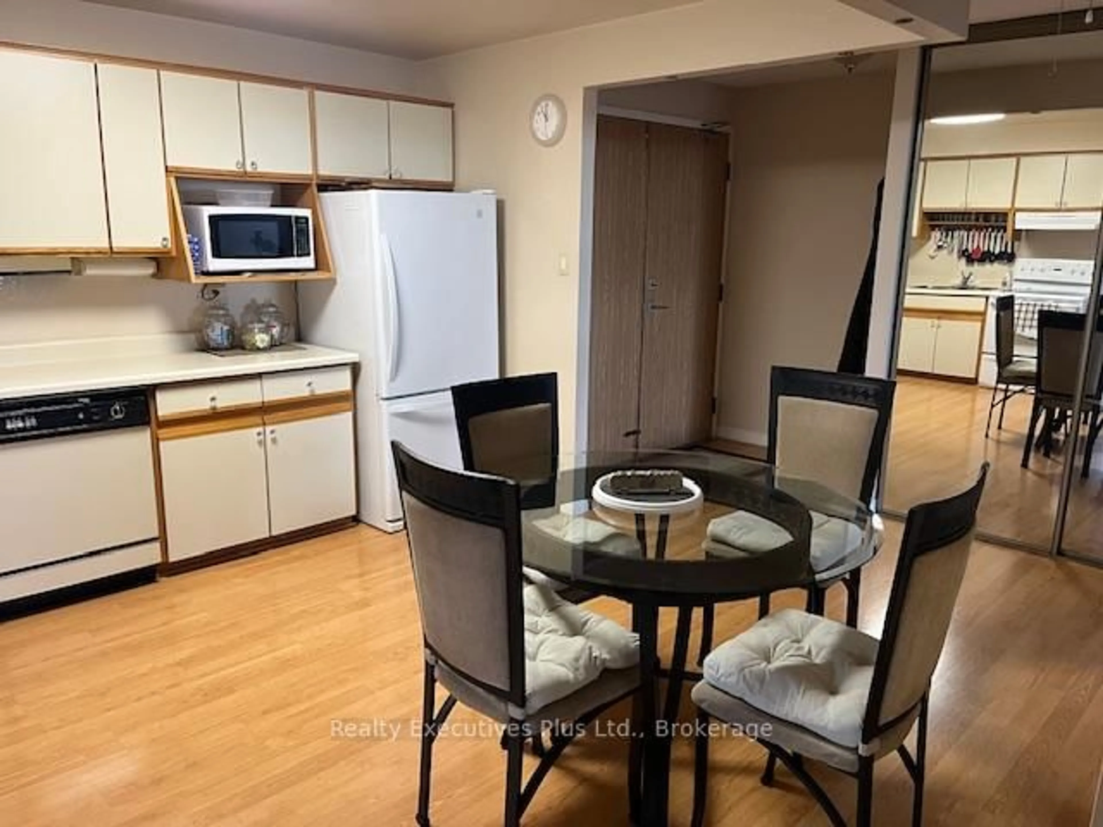 Unknown for 21 EAST Ave #604, Hamilton Ontario L8N 2T3