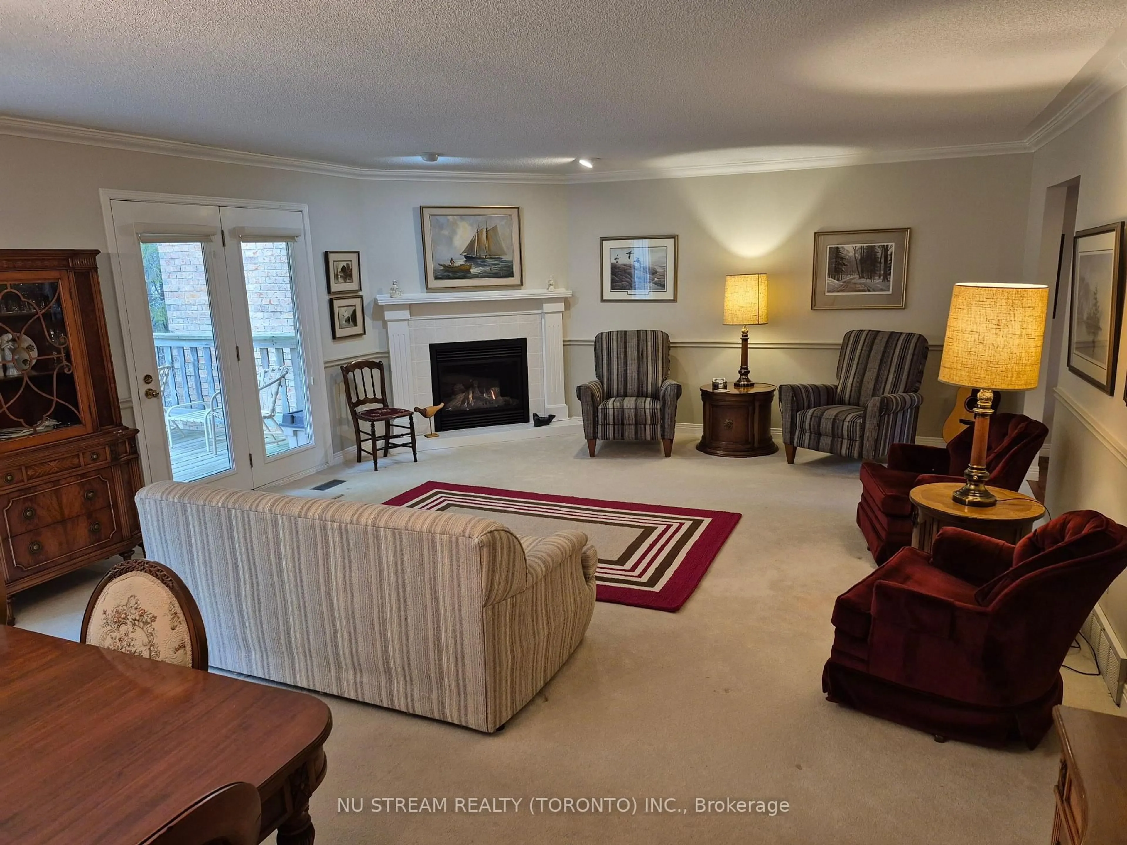 Living room with furniture, carpet floor for 691 Lansdowne Ave, Woodstock Ontario N4T 1K1