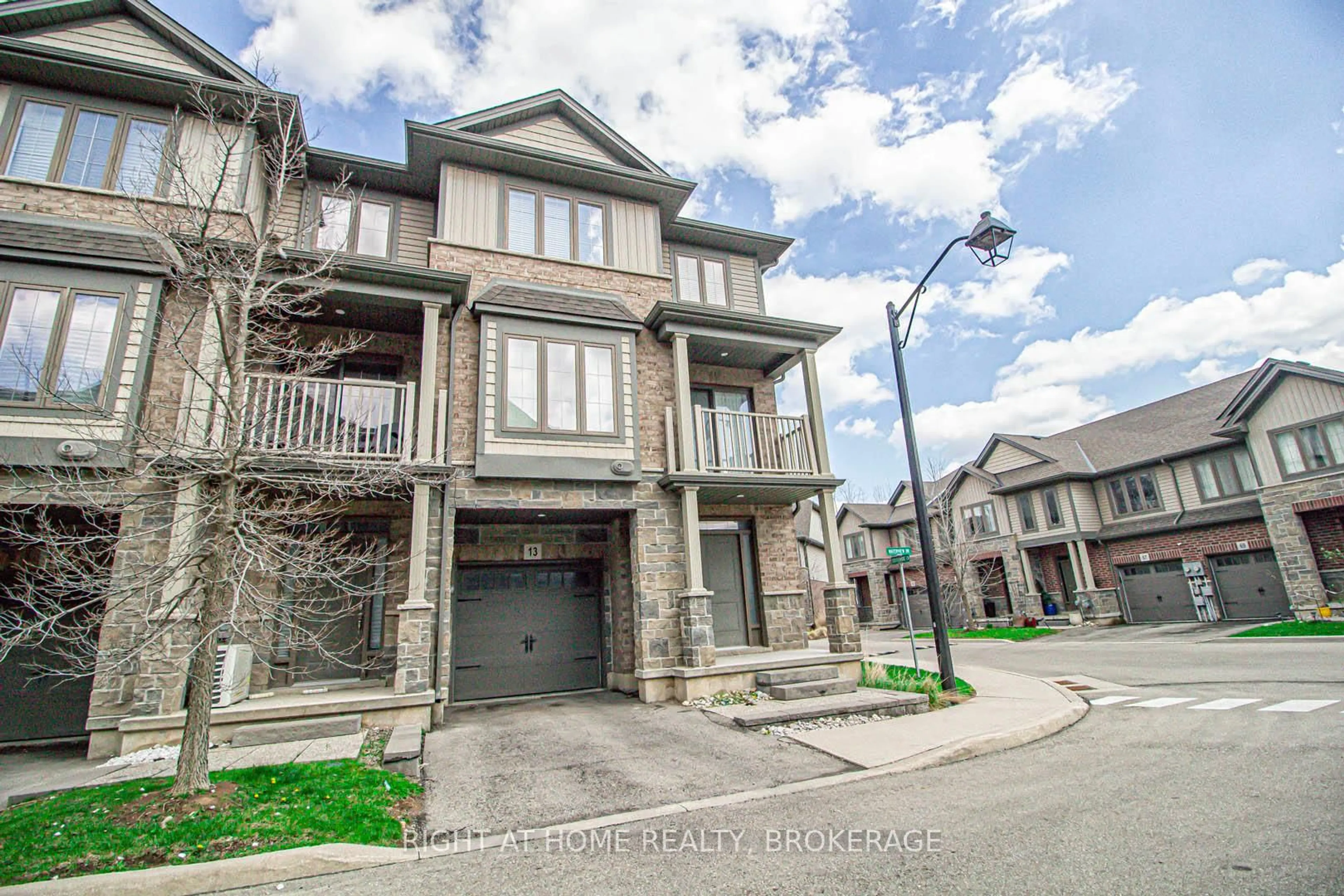 A pic from outside/outdoor area/front of a property/back of a property/a pic from drone, street for 13 Waterview Dr, Hamilton Ontario L8E 0J3