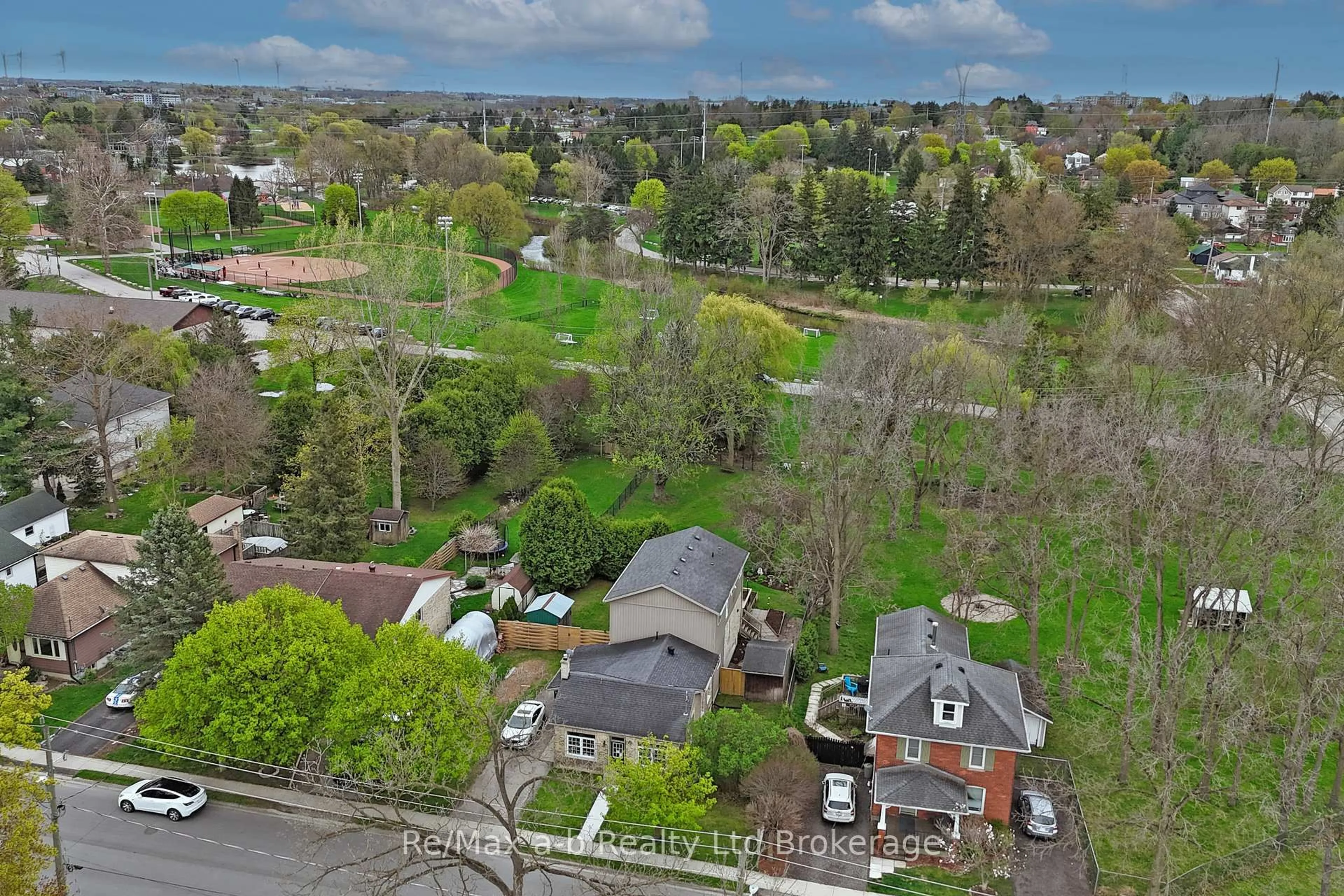 A pic from outside/outdoor area/front of a property/back of a property/a pic from drone, street for 478 Henry St, Woodstock Ontario N4S 1X4