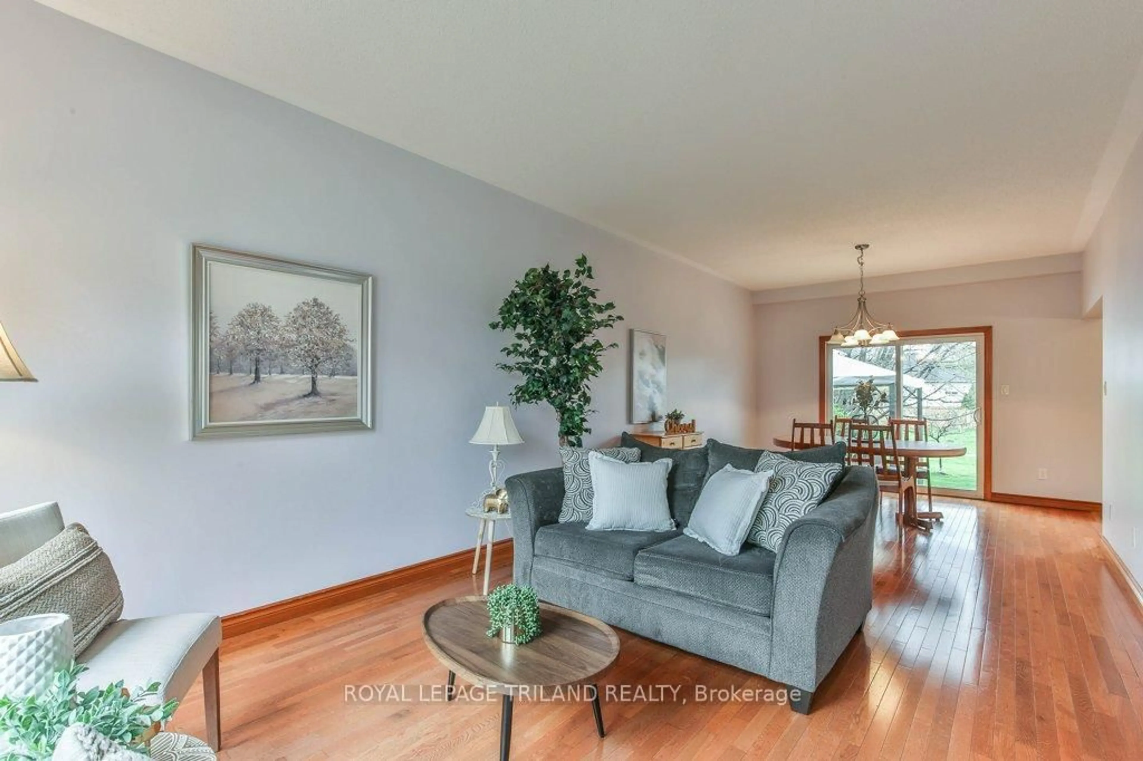 Living room with furniture, wood/laminate floor for 41 GREYROCK Cres, London Ontario N5Y 6L4