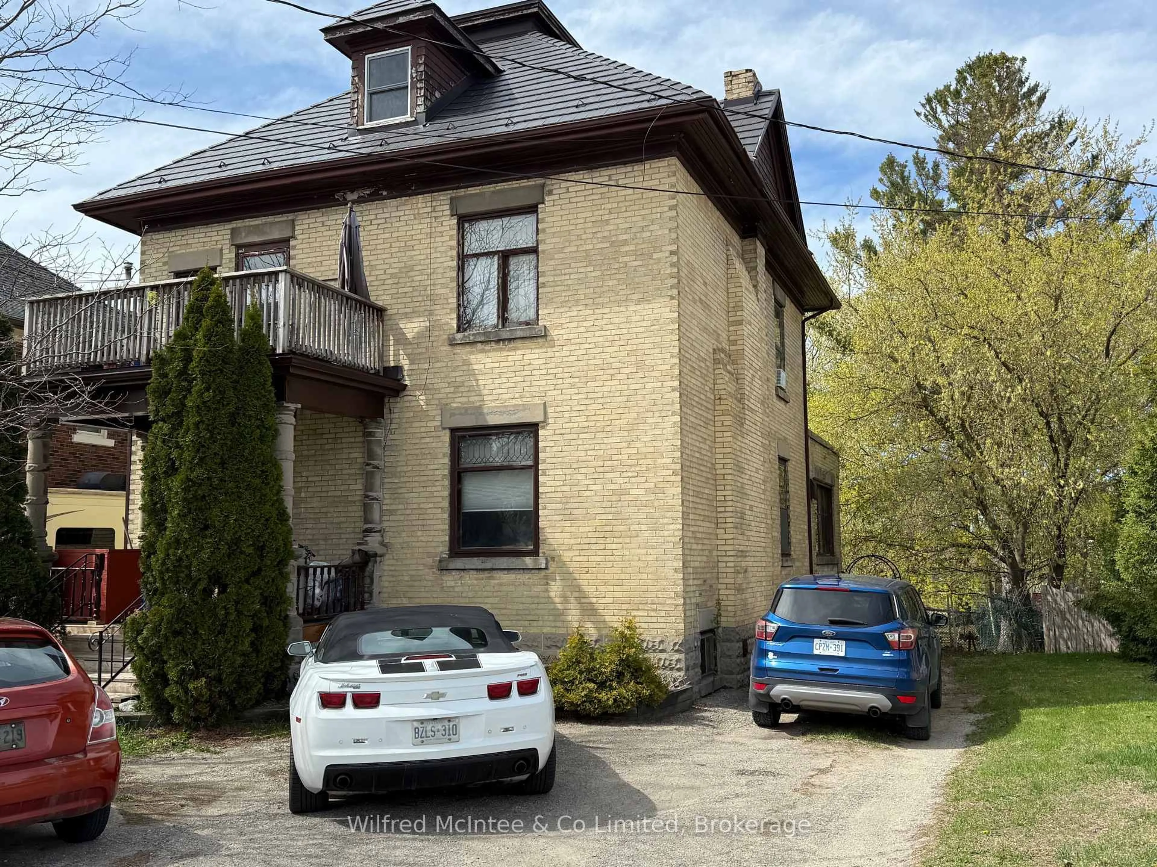 A pic from outside/outdoor area/front of a property/back of a property/a pic from drone, street for 570 10th. St, Hanover Ontario N4N 1R7