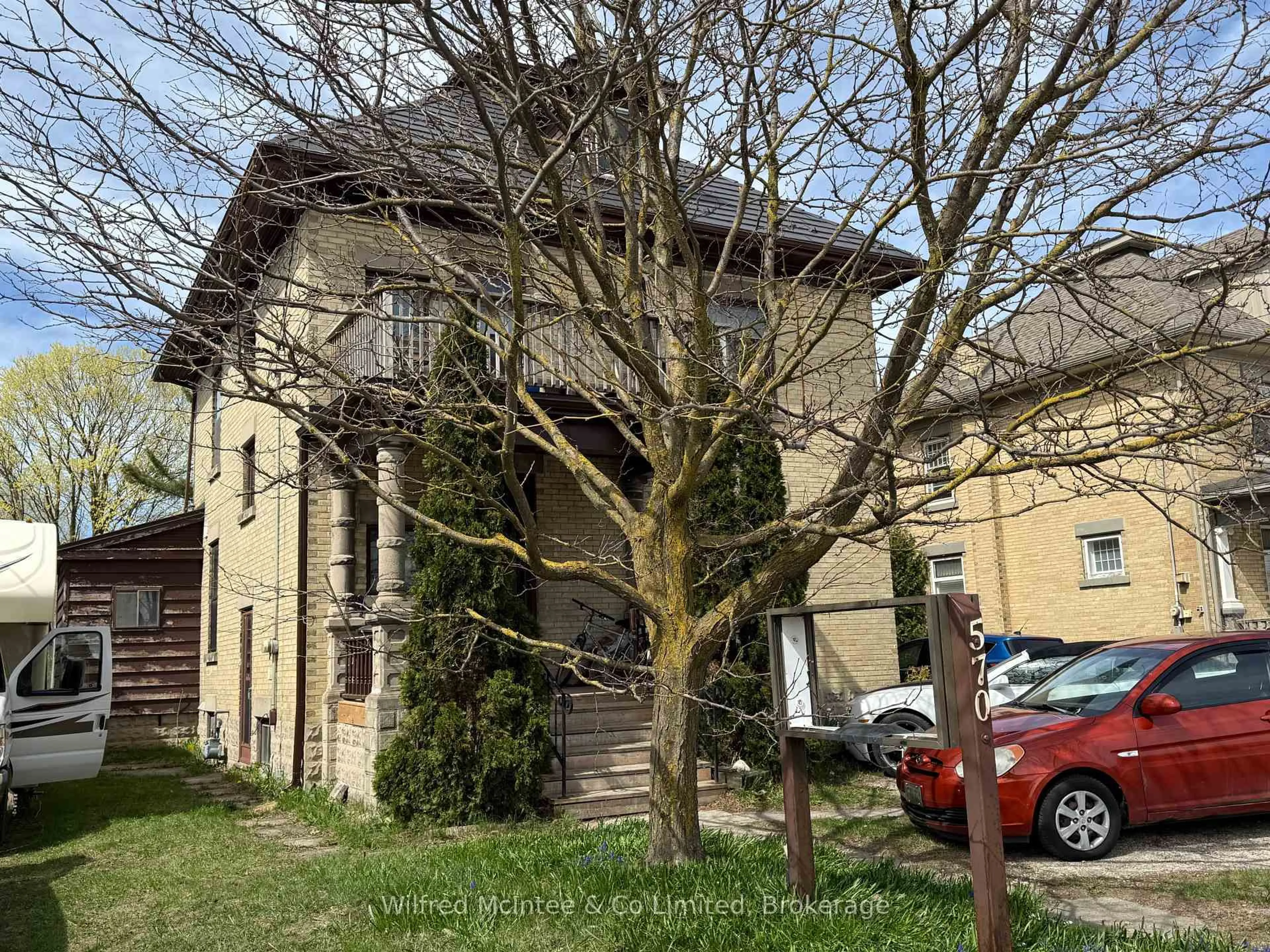 A pic from outside/outdoor area/front of a property/back of a property/a pic from drone, building for 570 10th. St, Hanover Ontario N4N 1R7