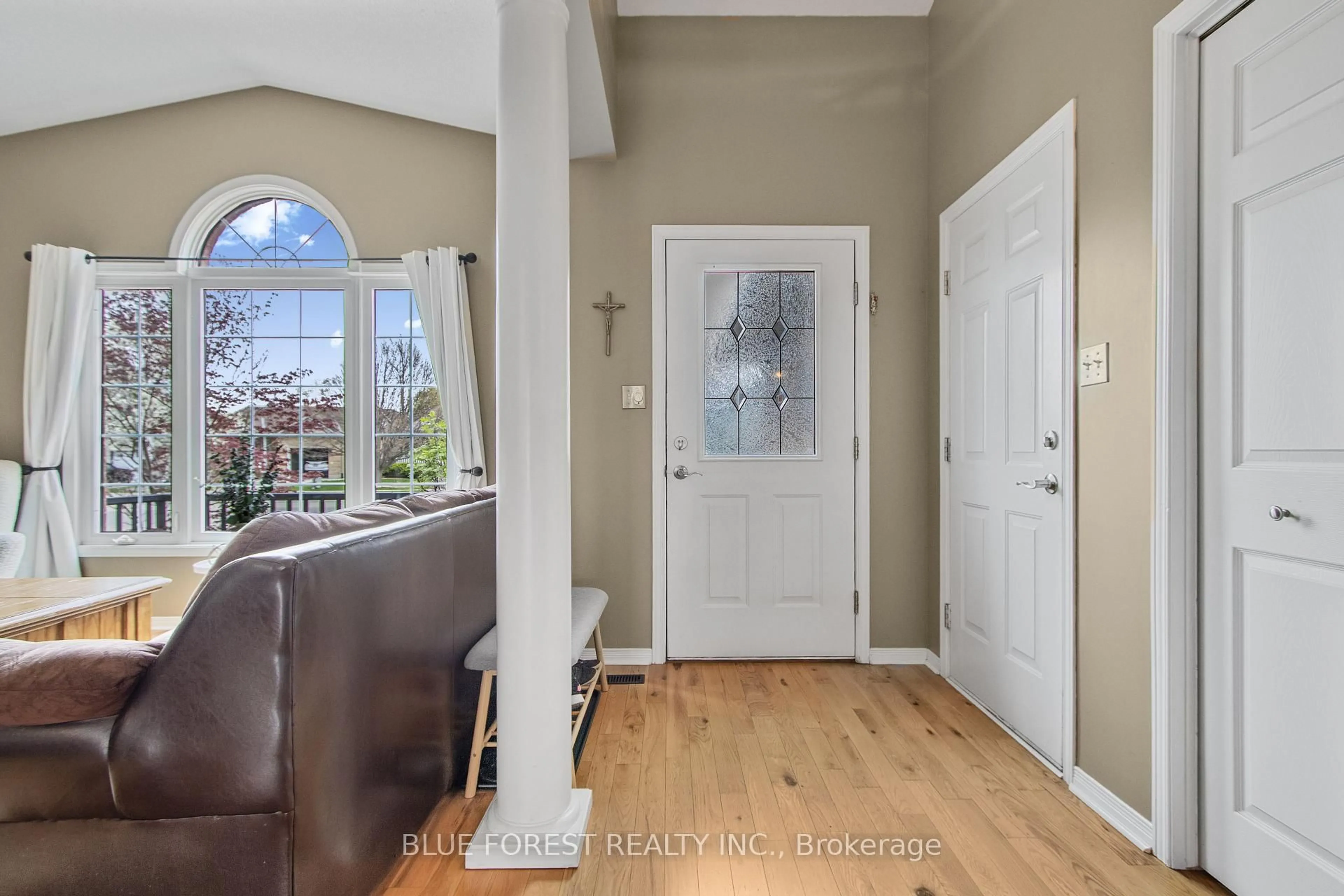 Indoor entryway for 451 Highview Dr, St. Thomas Ontario N5R 6H3